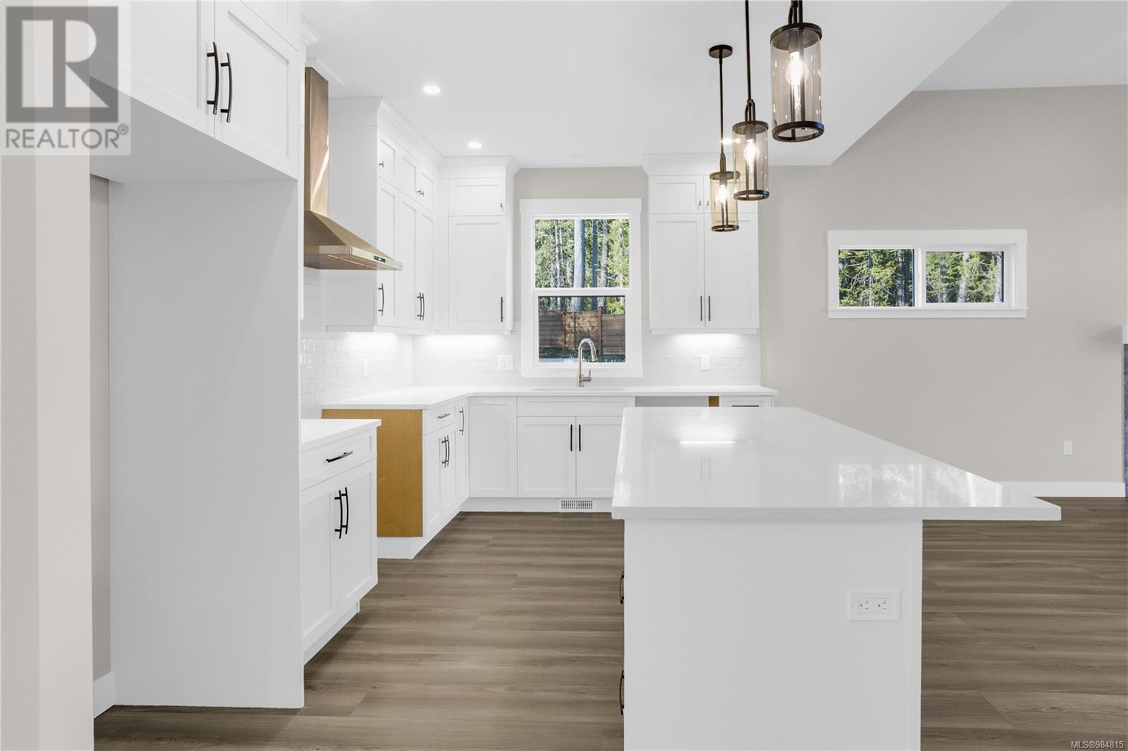 Property at 115 Bald Eagle Cres image 3