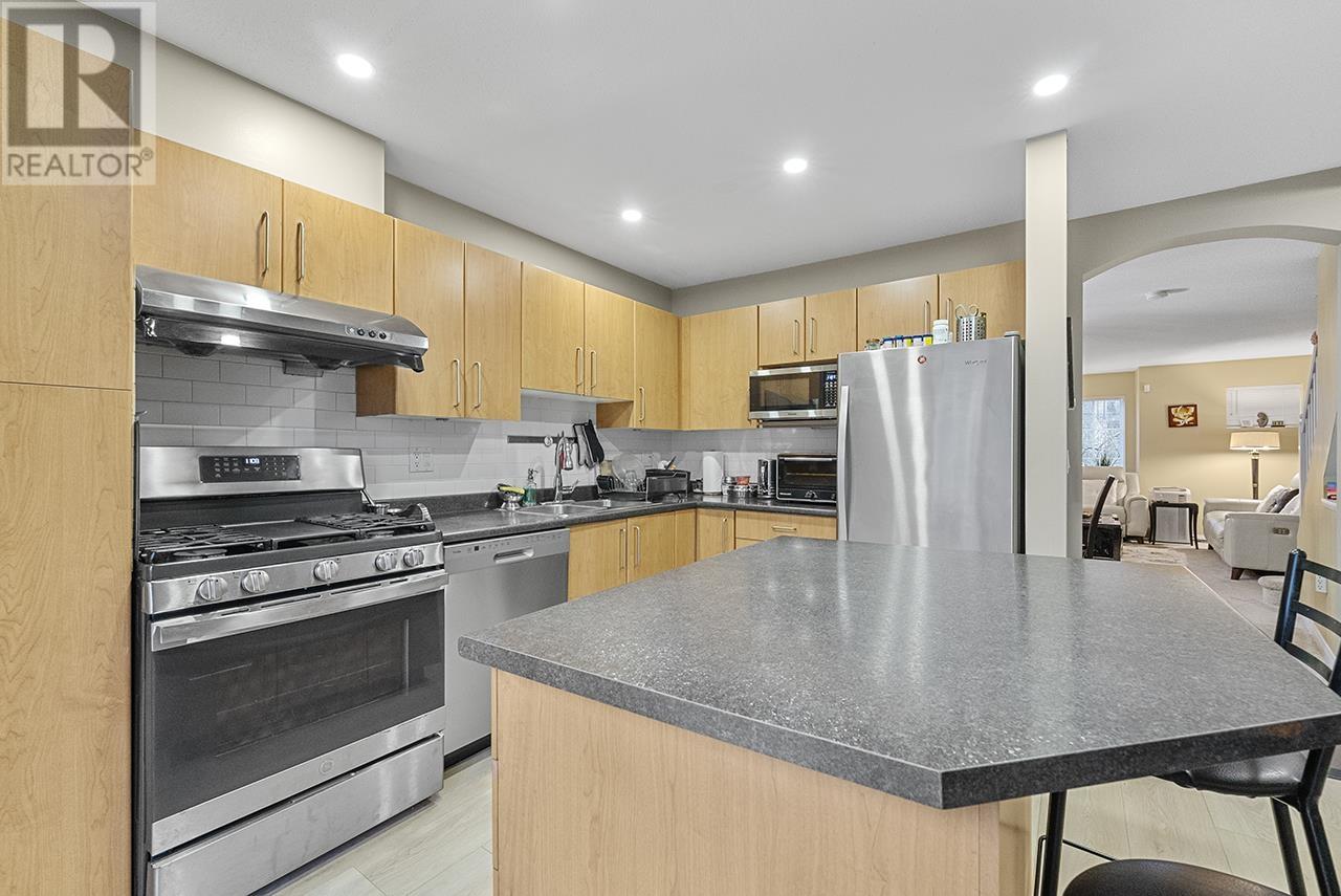 Listing Picture 8 of 26 : 3310 NOEL DRIVE, Burnaby / 本拿比 - 魯藝地產 Yvonne Lu Group - MLS Medallion Club Member