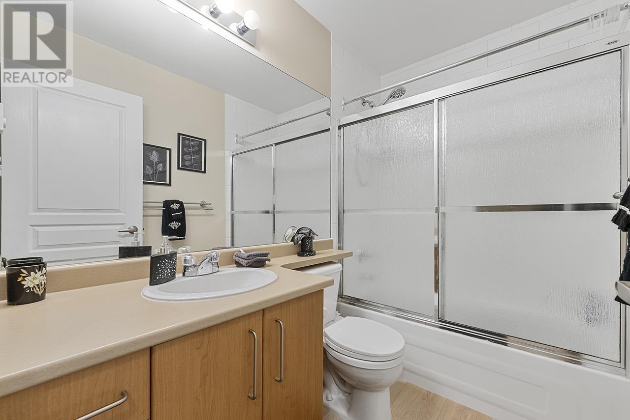 Listing Picture 18 of 26 : 3310 NOEL DRIVE, Burnaby / 本拿比 - 魯藝地產 Yvonne Lu Group - MLS Medallion Club Member