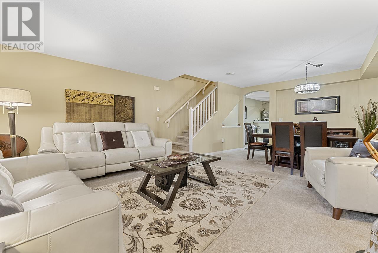 Listing Picture 2 of 26 : 3310 NOEL DRIVE, Burnaby / 本拿比 - 魯藝地產 Yvonne Lu Group - MLS Medallion Club Member