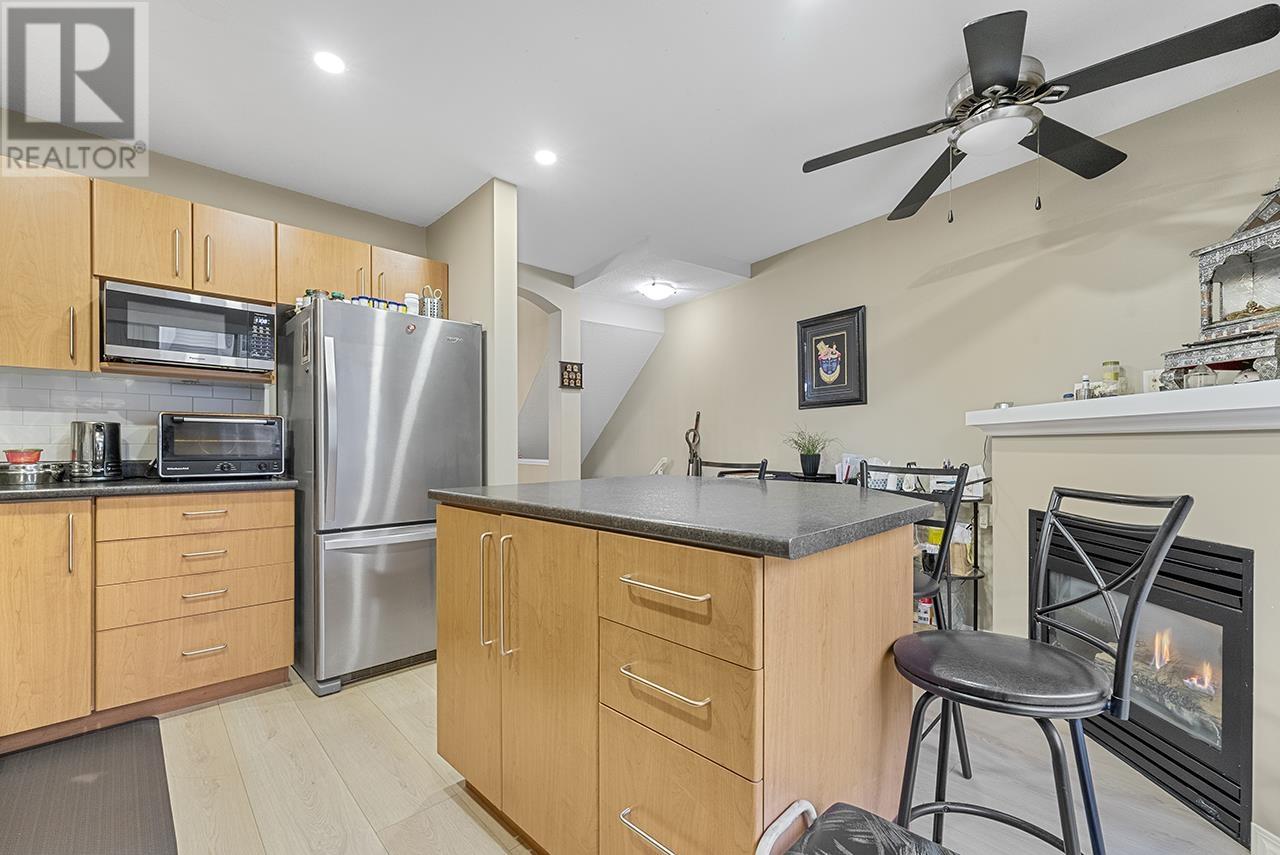 Listing Picture 9 of 26 : 3310 NOEL DRIVE, Burnaby / 本拿比 - 魯藝地產 Yvonne Lu Group - MLS Medallion Club Member