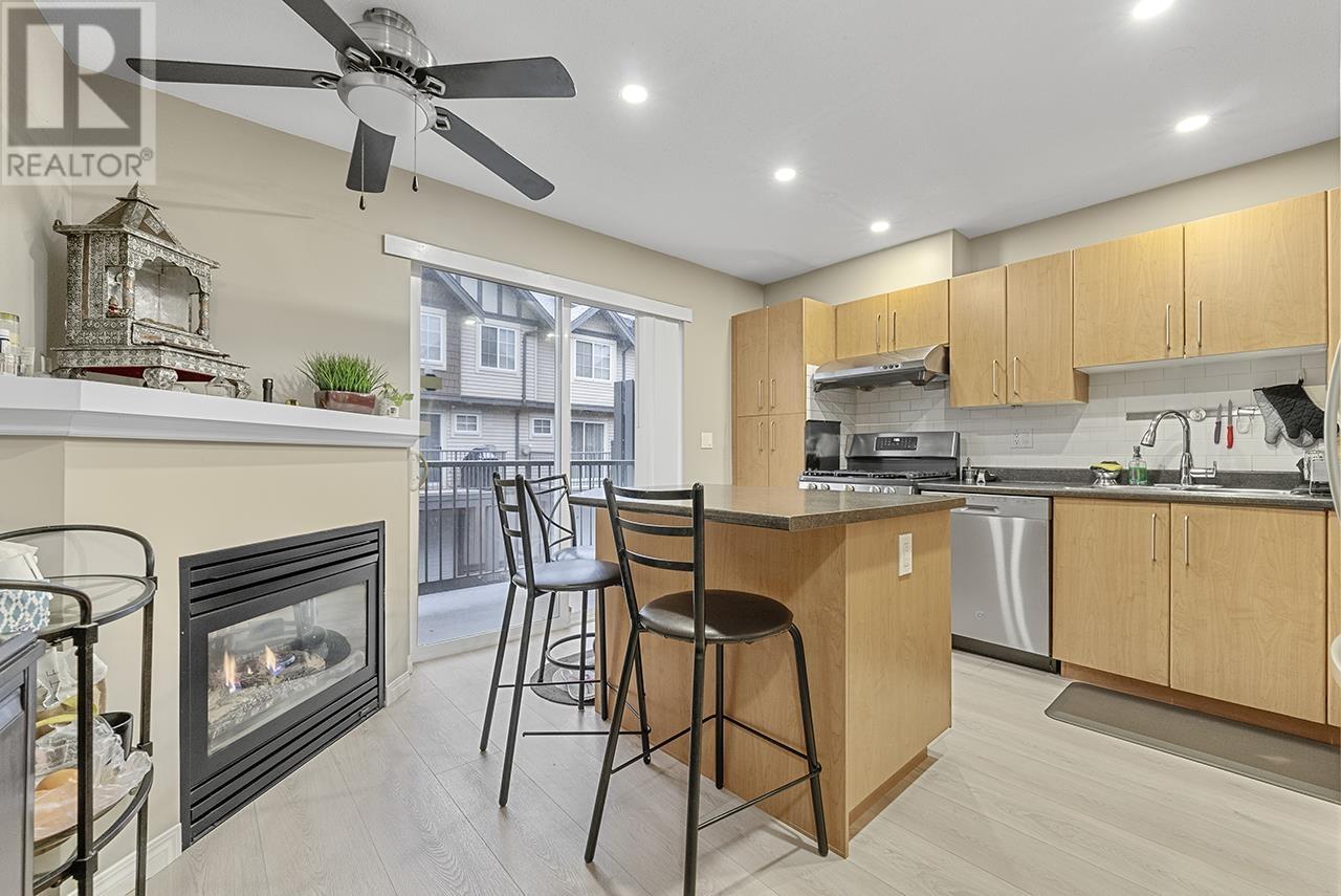 Listing Picture 7 of 26 : 3310 NOEL DRIVE, Burnaby / 本拿比 - 魯藝地產 Yvonne Lu Group - MLS Medallion Club Member