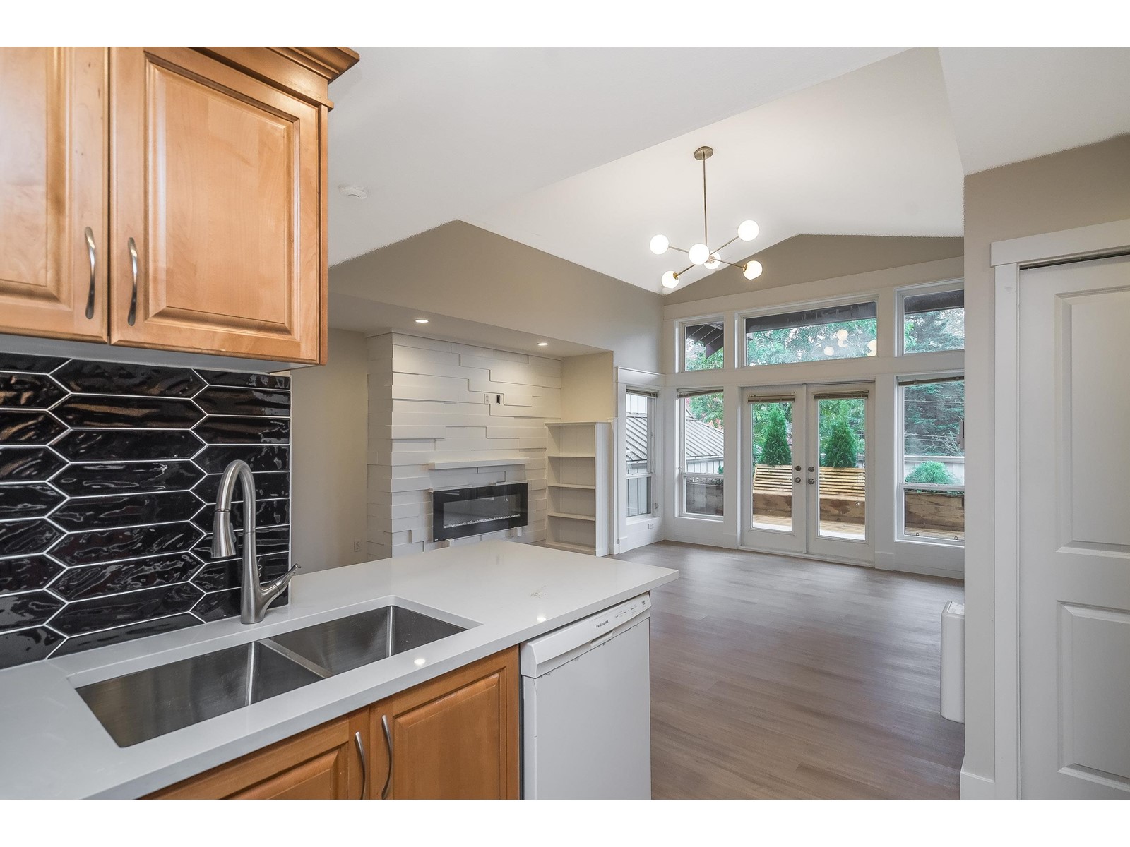 208 2828 152 Street, Surrey, British Columbia  V4P 1G6 - Photo 4 - R2946633
