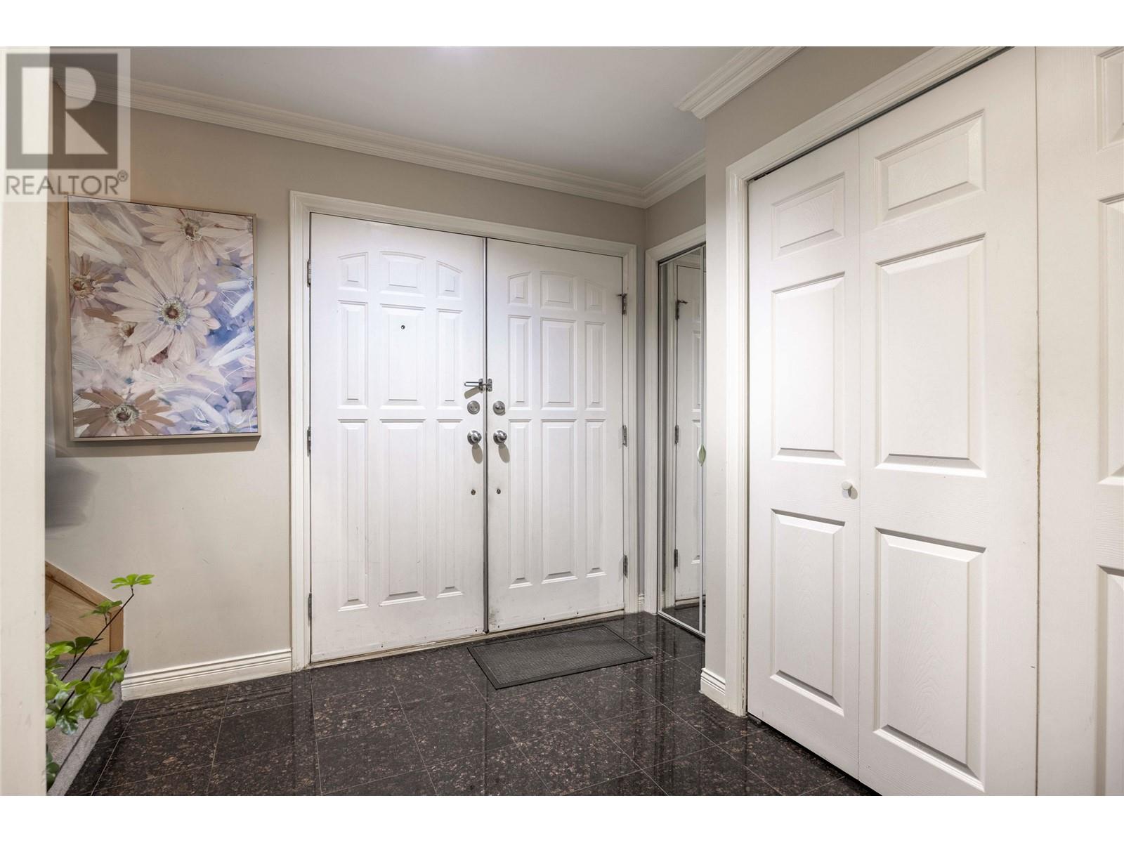 Listing Picture 4 of 38 : 3565 E 28TH AVENUE, Vancouver / 溫哥華 - 魯藝地產 Yvonne Lu Group - MLS Medallion Club Member