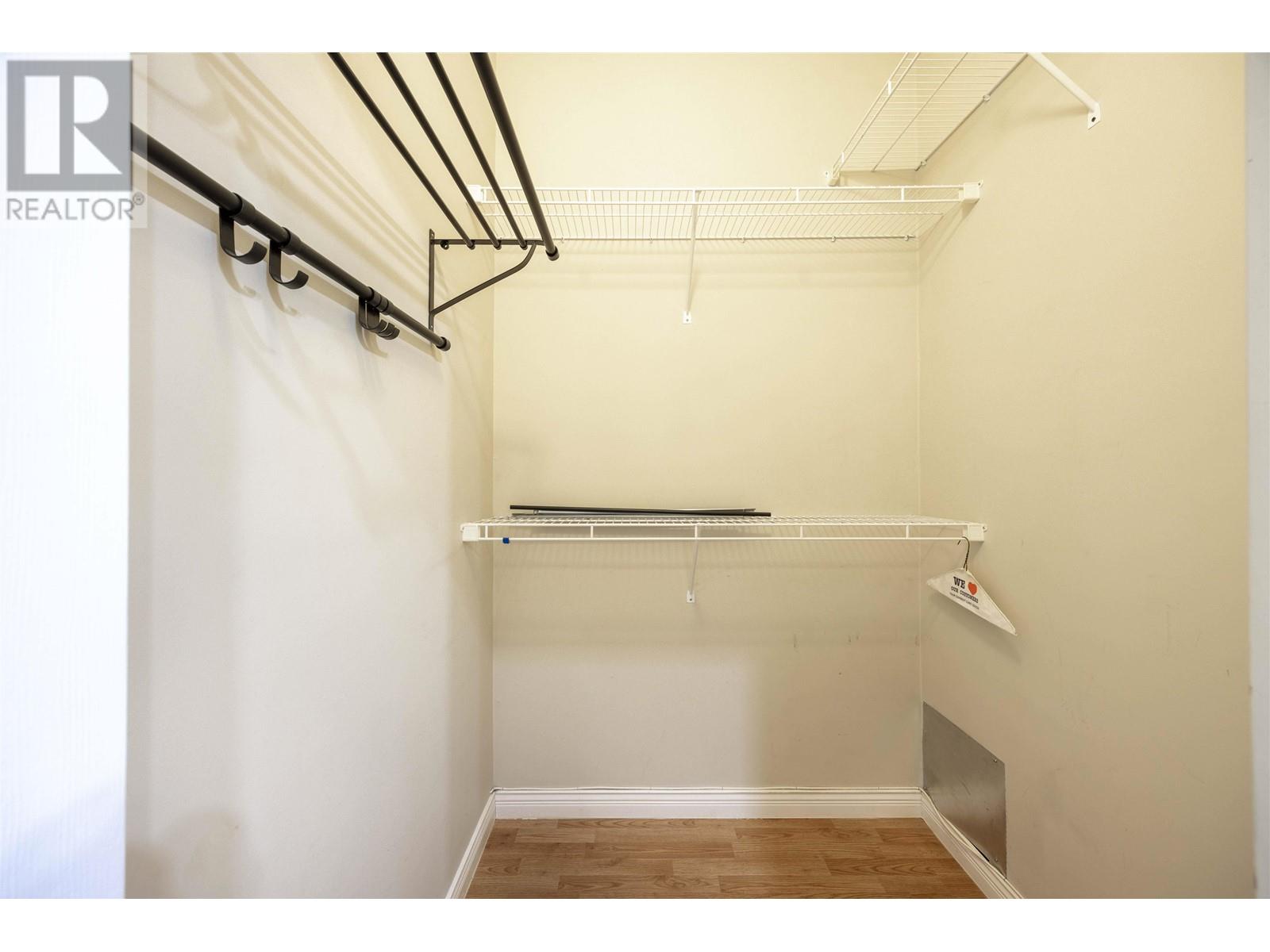 Listing Picture 18 of 38 : 3565 E 28TH AVENUE, Vancouver / 溫哥華 - 魯藝地產 Yvonne Lu Group - MLS Medallion Club Member