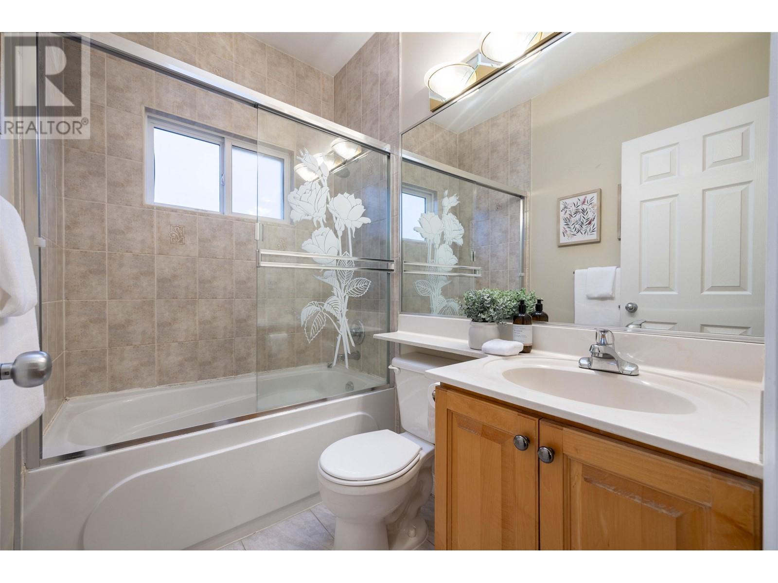 Listing Picture 19 of 38 : 3565 E 28TH AVENUE, Vancouver / 溫哥華 - 魯藝地產 Yvonne Lu Group - MLS Medallion Club Member