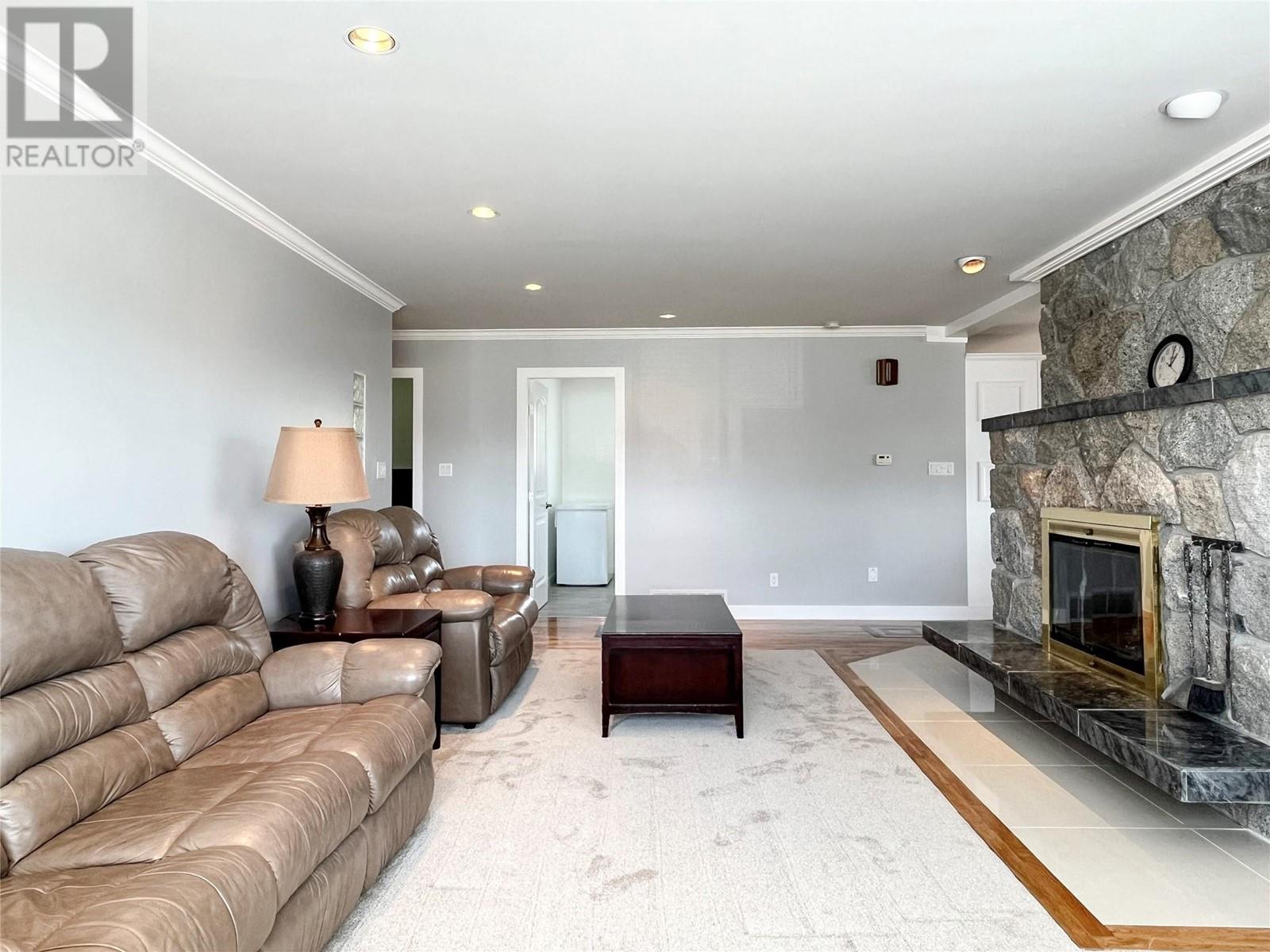 Property at 9106 Hummingbird Lane image 4