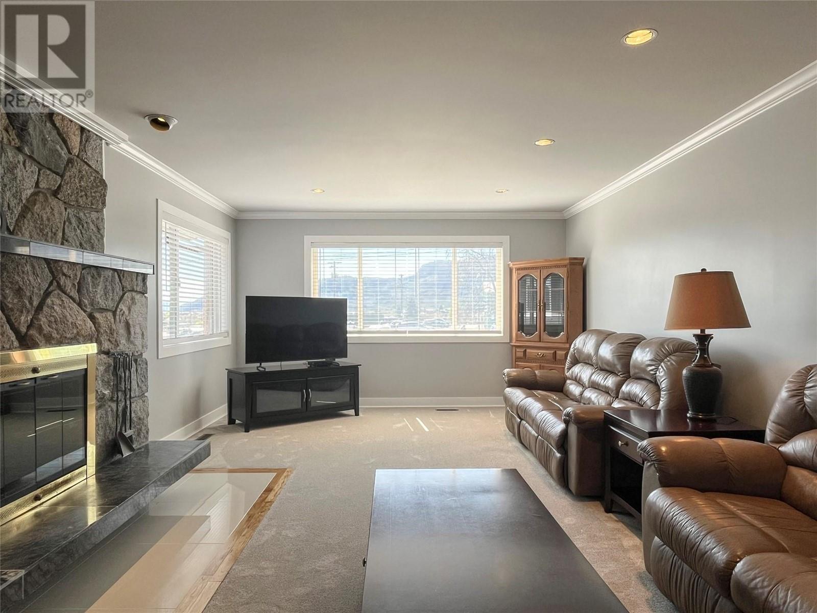 Property at 9106 Hummingbird Lane image 2
