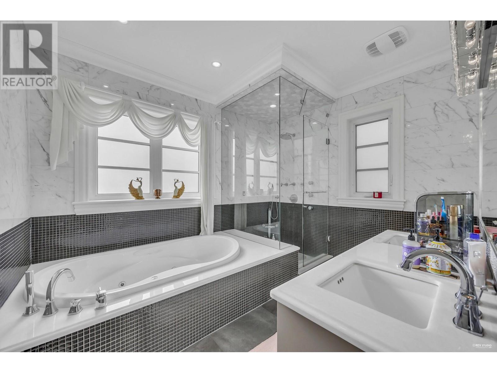 Listing Picture 16 of 40 : 1756 W 61ST AVENUE, Vancouver / 溫哥華 - 魯藝地產 Yvonne Lu Group - MLS Medallion Club Member