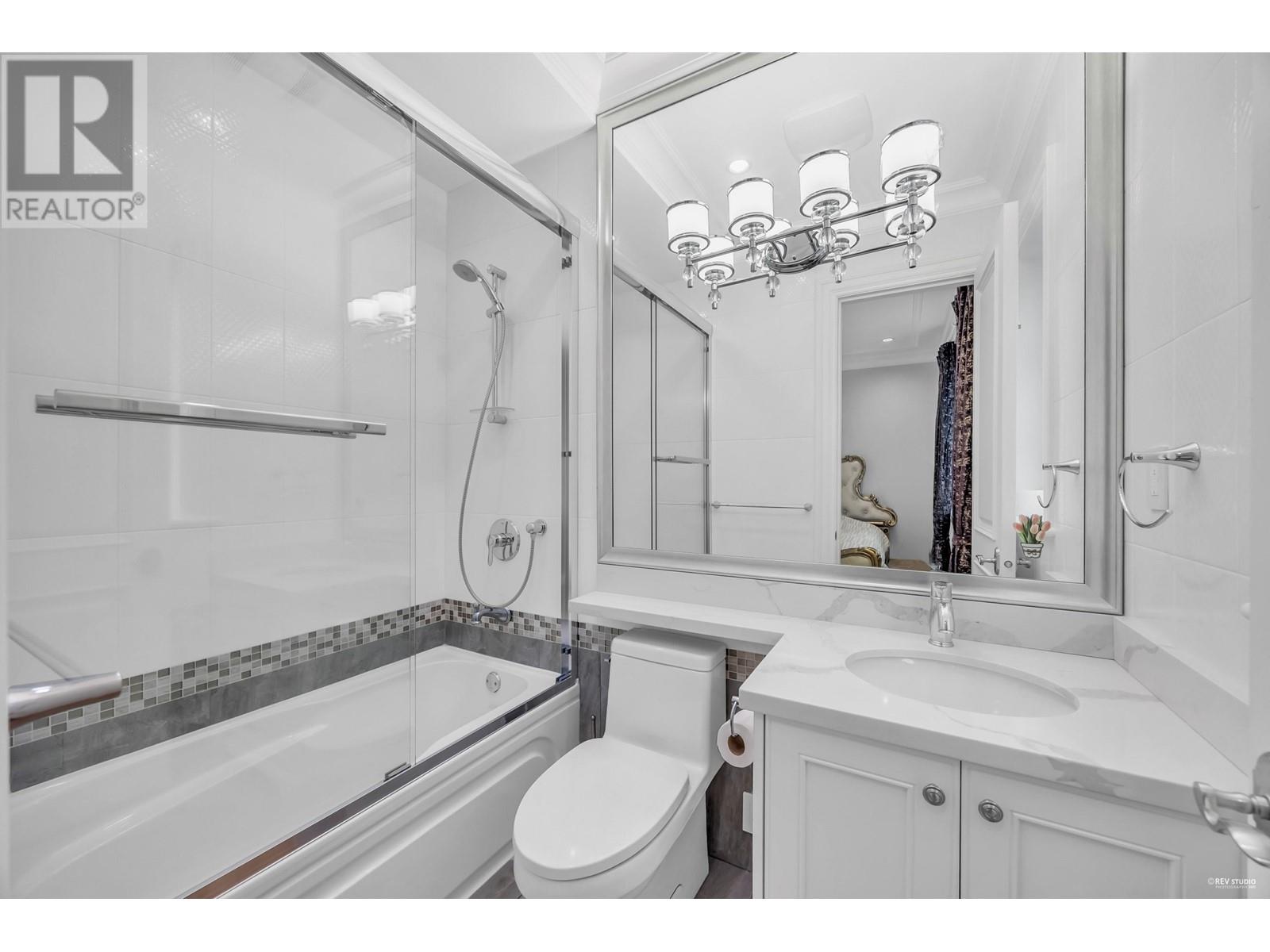 Listing Picture 18 of 40 : 1756 W 61ST AVENUE, Vancouver / 溫哥華 - 魯藝地產 Yvonne Lu Group - MLS Medallion Club Member