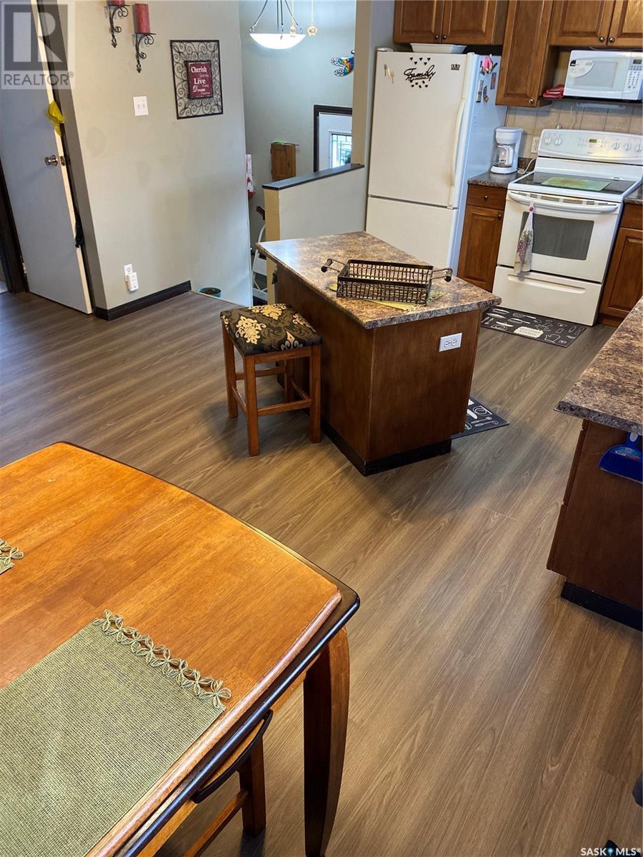 Property at 724 4th STREET E image 4