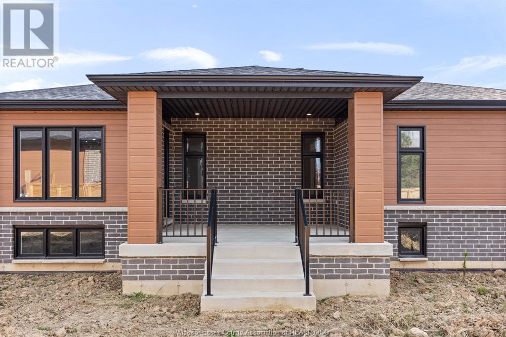 Property at 18 WOODLAND image 4