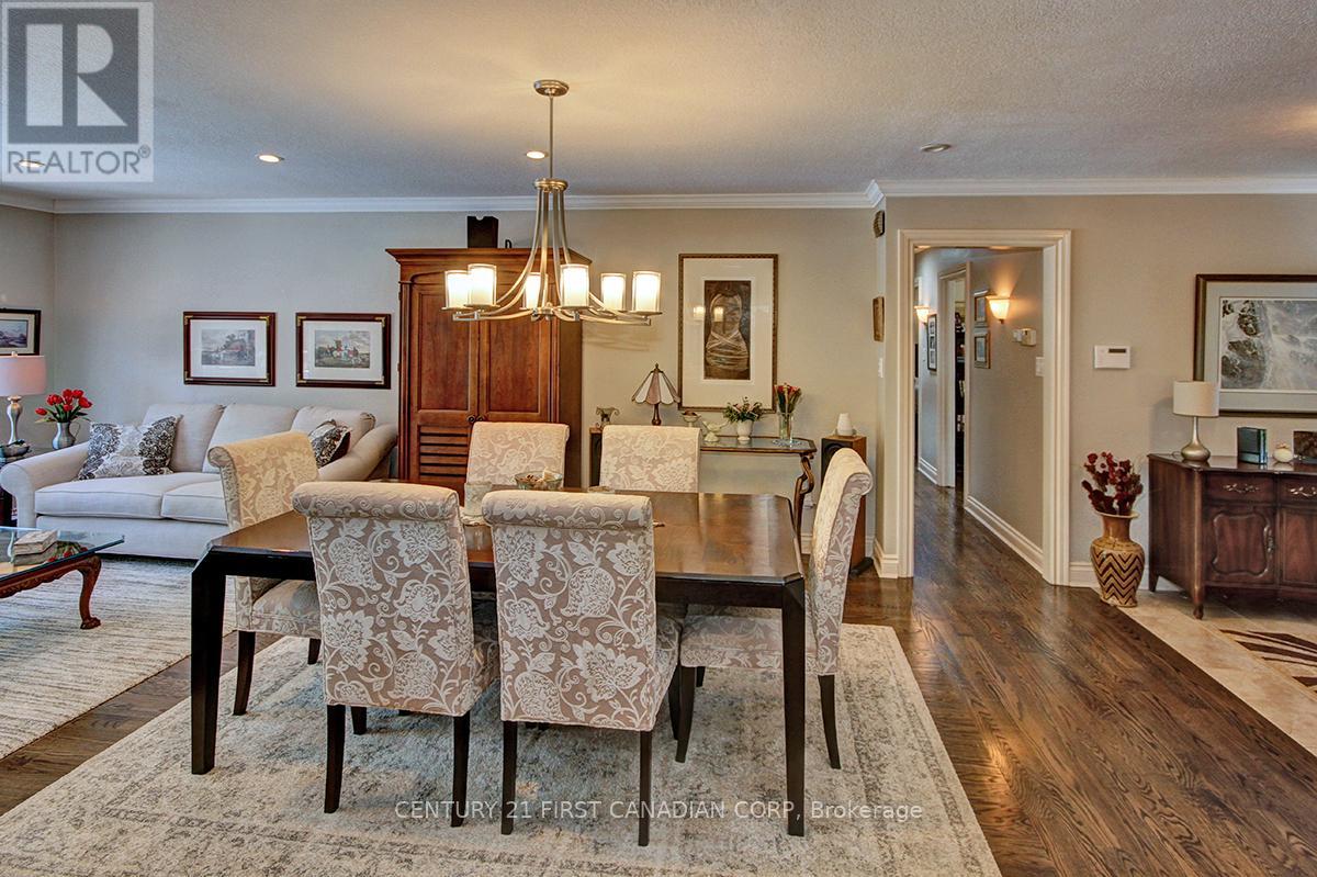 Property at 811 CLEARVIEW CRESCENT image 4