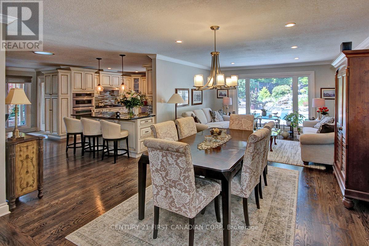 Property at 811 CLEARVIEW CRESCENT image 5