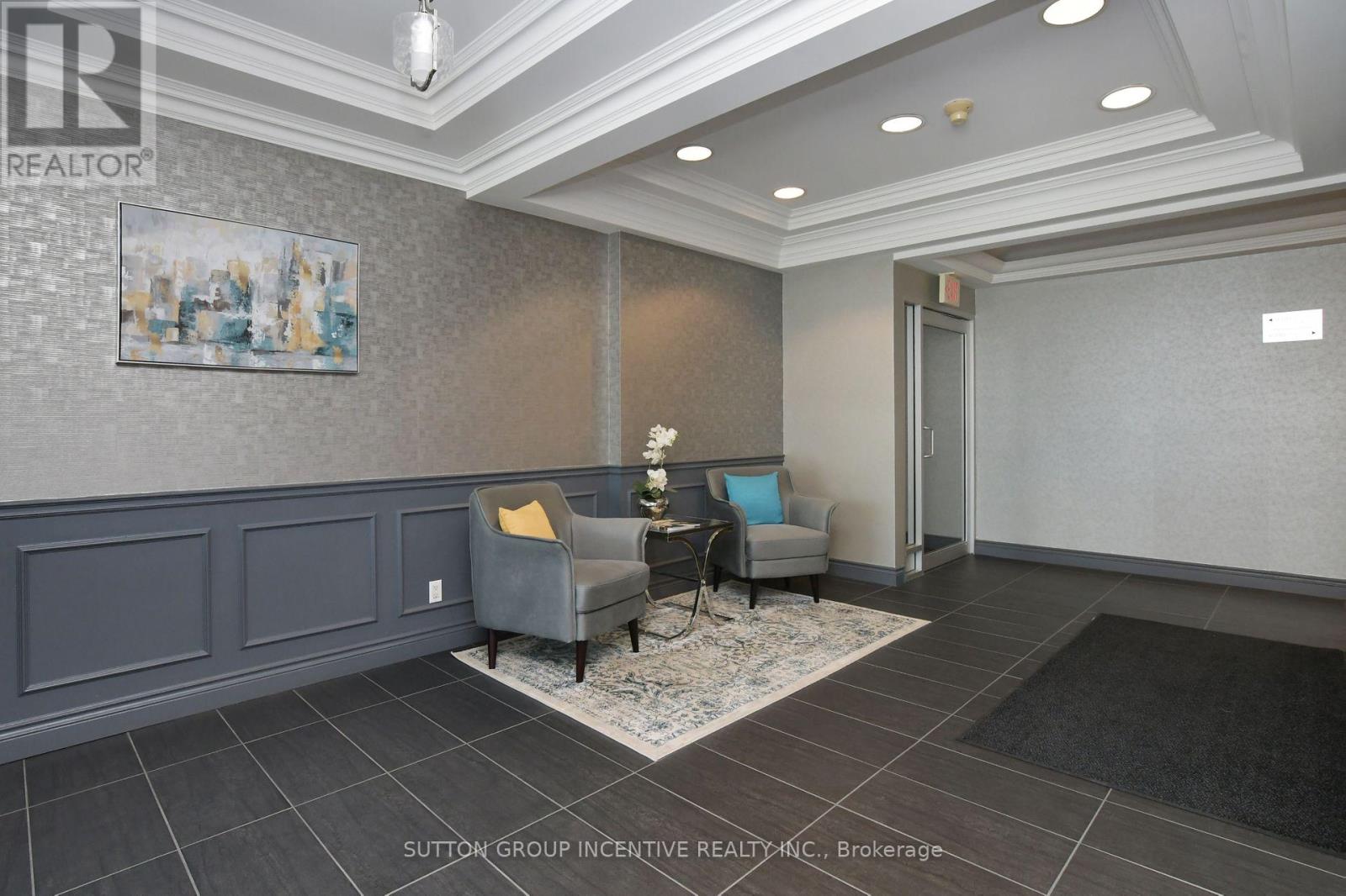 Property at 110 - 4 BRIAR HILL HEIGHTS image 4