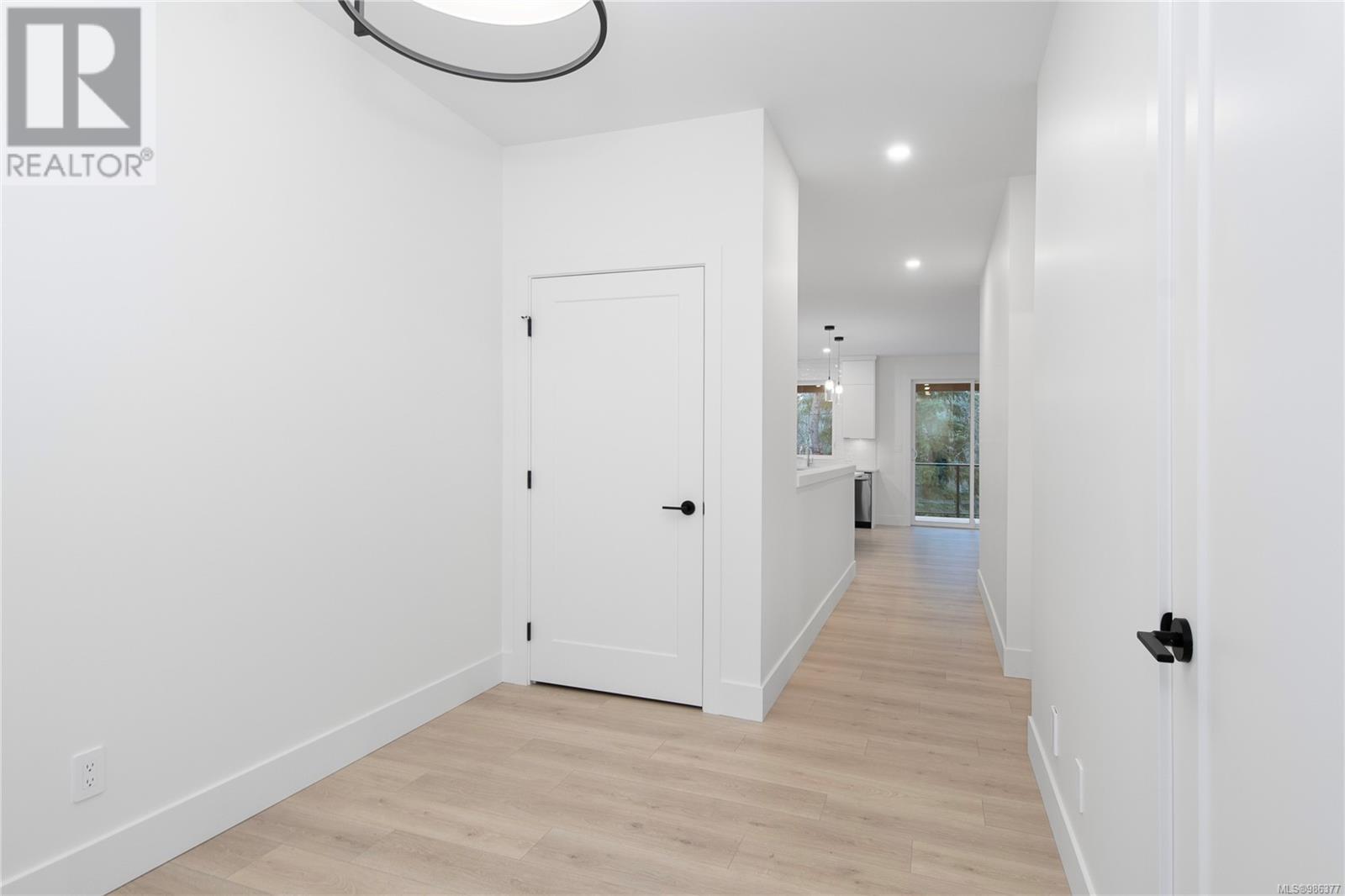 Property at 17 1580 Glen Eagle Dr image 5