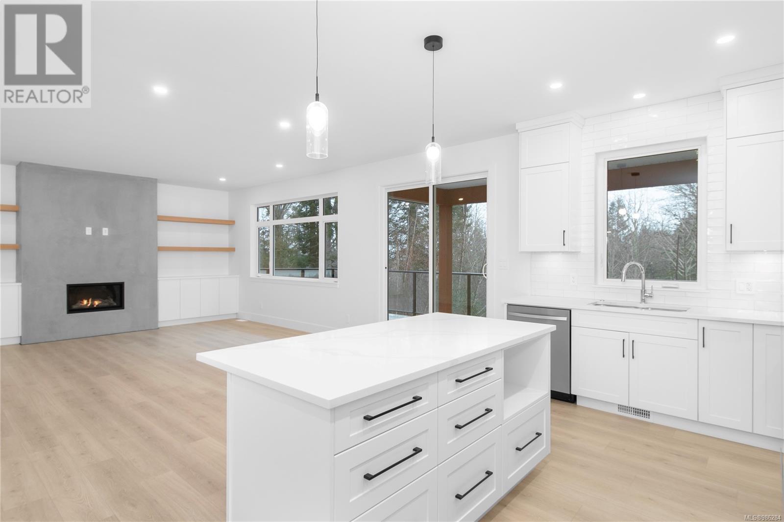 Property at 18 1580 Glen Eagle Dr image 2
