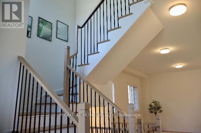Property at 1373 BLACKMORE STREET image 2
