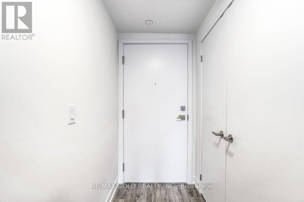 302 - 160 Canon Jackson Drive, Toronto, Ontario  M6M 0B6 - Photo 5 - W11959474