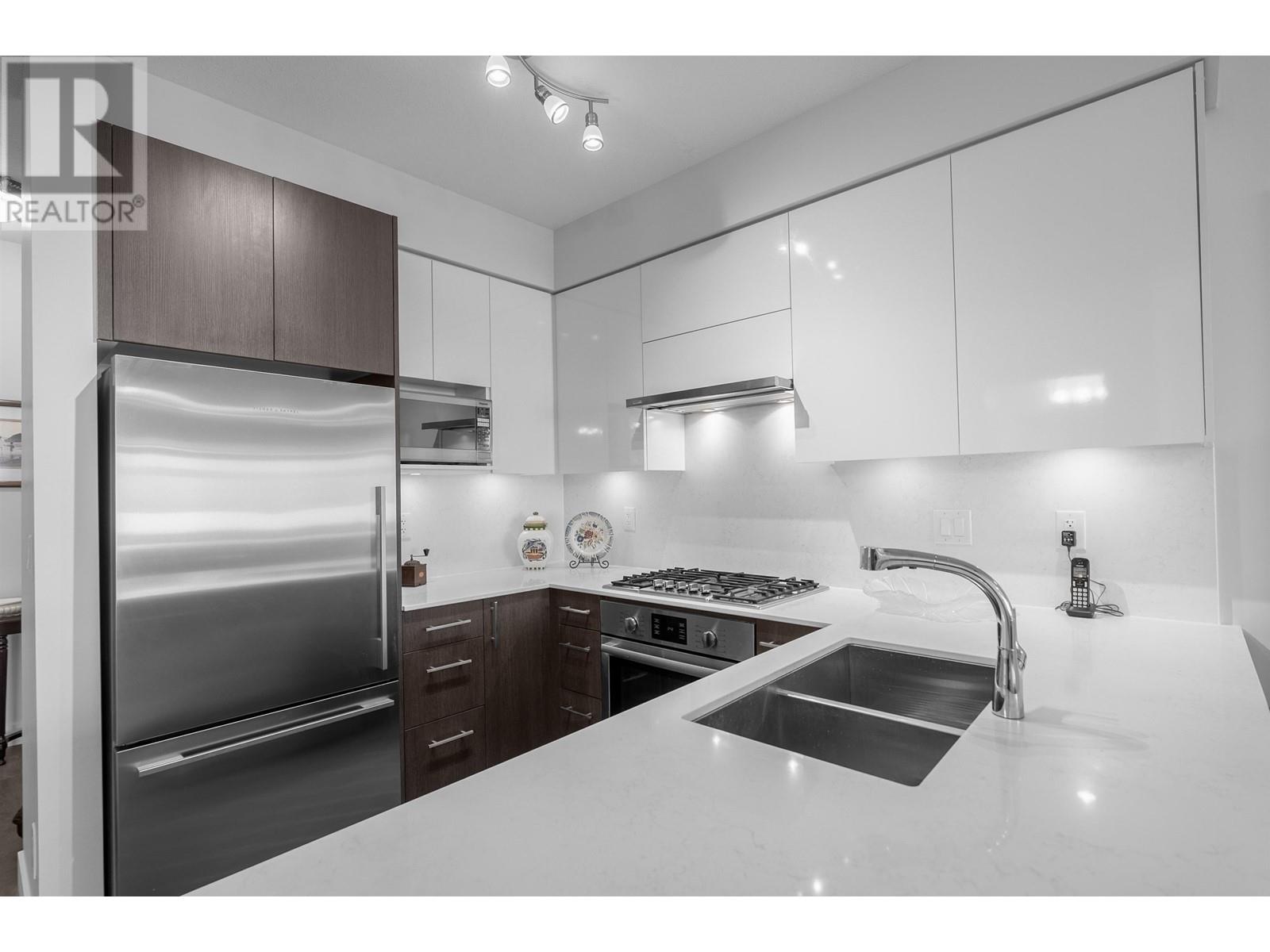 Listing Picture 10 of 27 : 406 3971 HASTINGS STREET, Burnaby / 本拿比 - 魯藝地產 Yvonne Lu Group - MLS Medallion Club Member