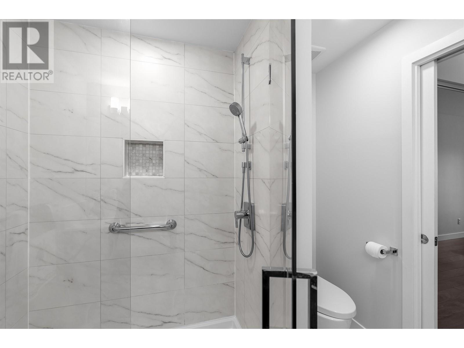 Listing Picture 20 of 27 : 406 3971 HASTINGS STREET, Burnaby / 本拿比 - 魯藝地產 Yvonne Lu Group - MLS Medallion Club Member