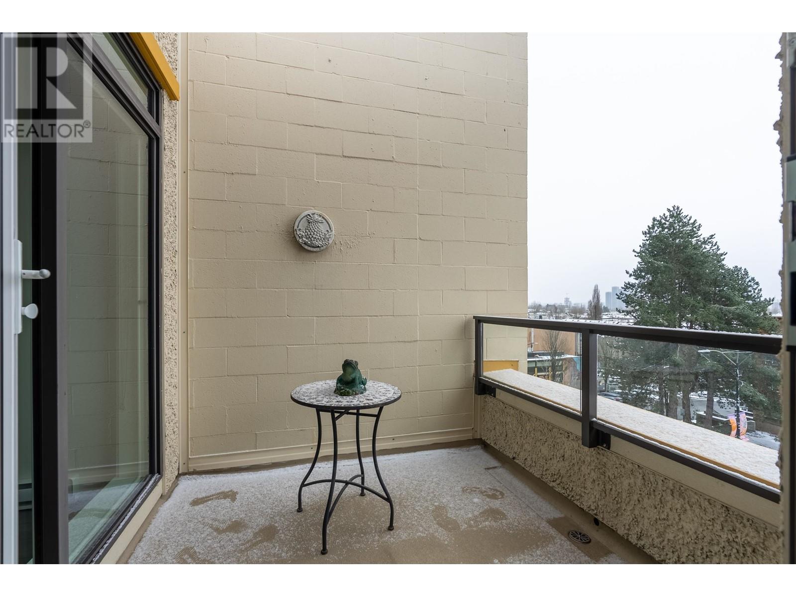 Listing Picture 22 of 27 : 406 3971 HASTINGS STREET, Burnaby / 本拿比 - 魯藝地產 Yvonne Lu Group - MLS Medallion Club Member