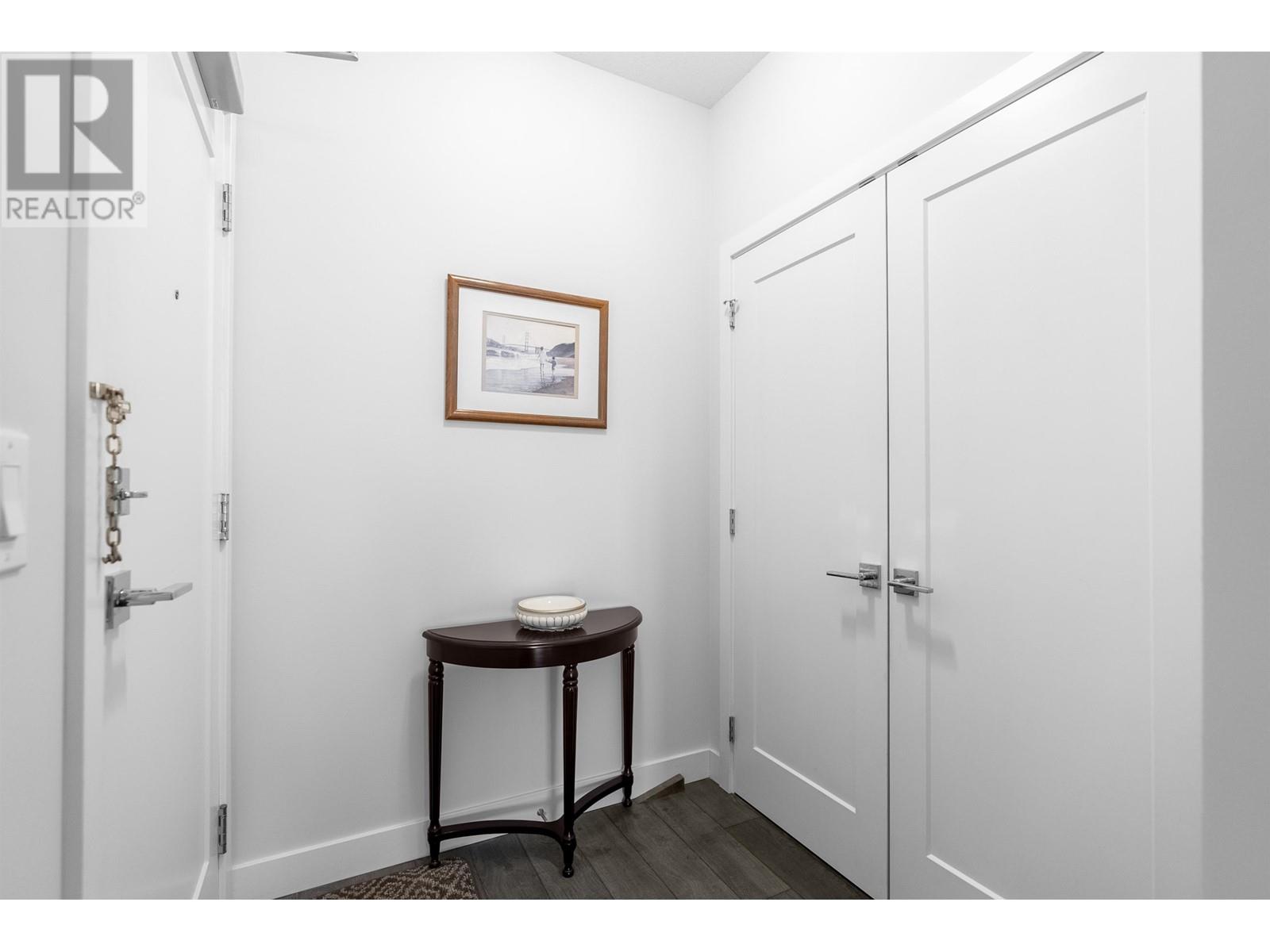 Listing Picture 6 of 27 : 406 3971 HASTINGS STREET, Burnaby / 本拿比 - 魯藝地產 Yvonne Lu Group - MLS Medallion Club Member