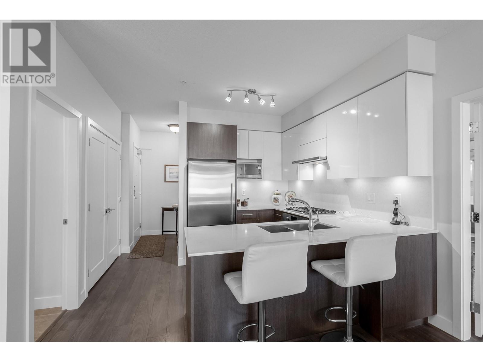 Listing Picture 8 of 27 : 406 3971 HASTINGS STREET, Burnaby / 本拿比 - 魯藝地產 Yvonne Lu Group - MLS Medallion Club Member