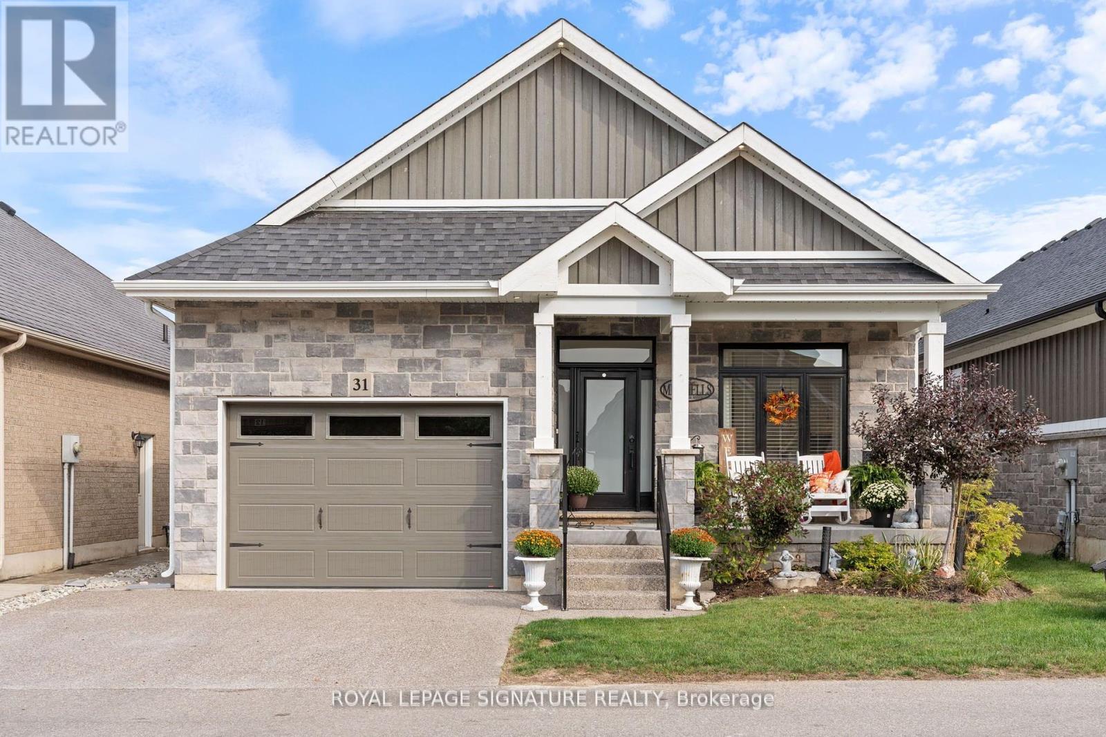Property at 31 - 80 NEW LAKESHORE ROAD image 1