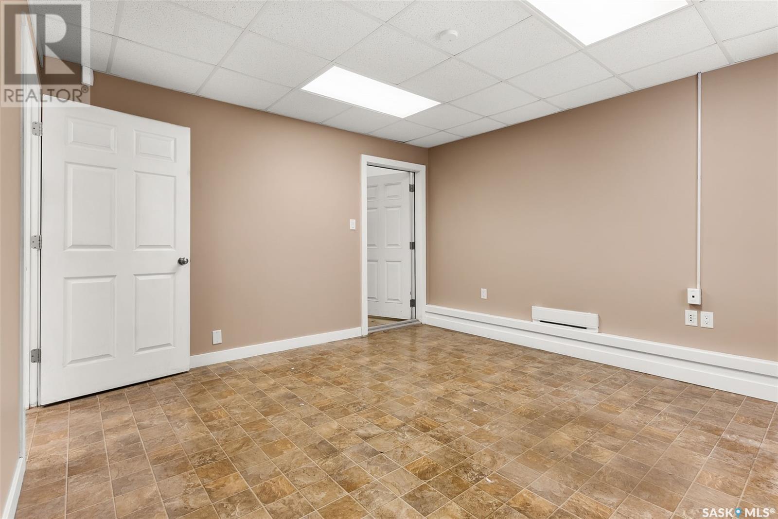 718 Dewdney Avenue, Regina, Saskatchewan  S4N 0G4 - Photo 4 - SK995328