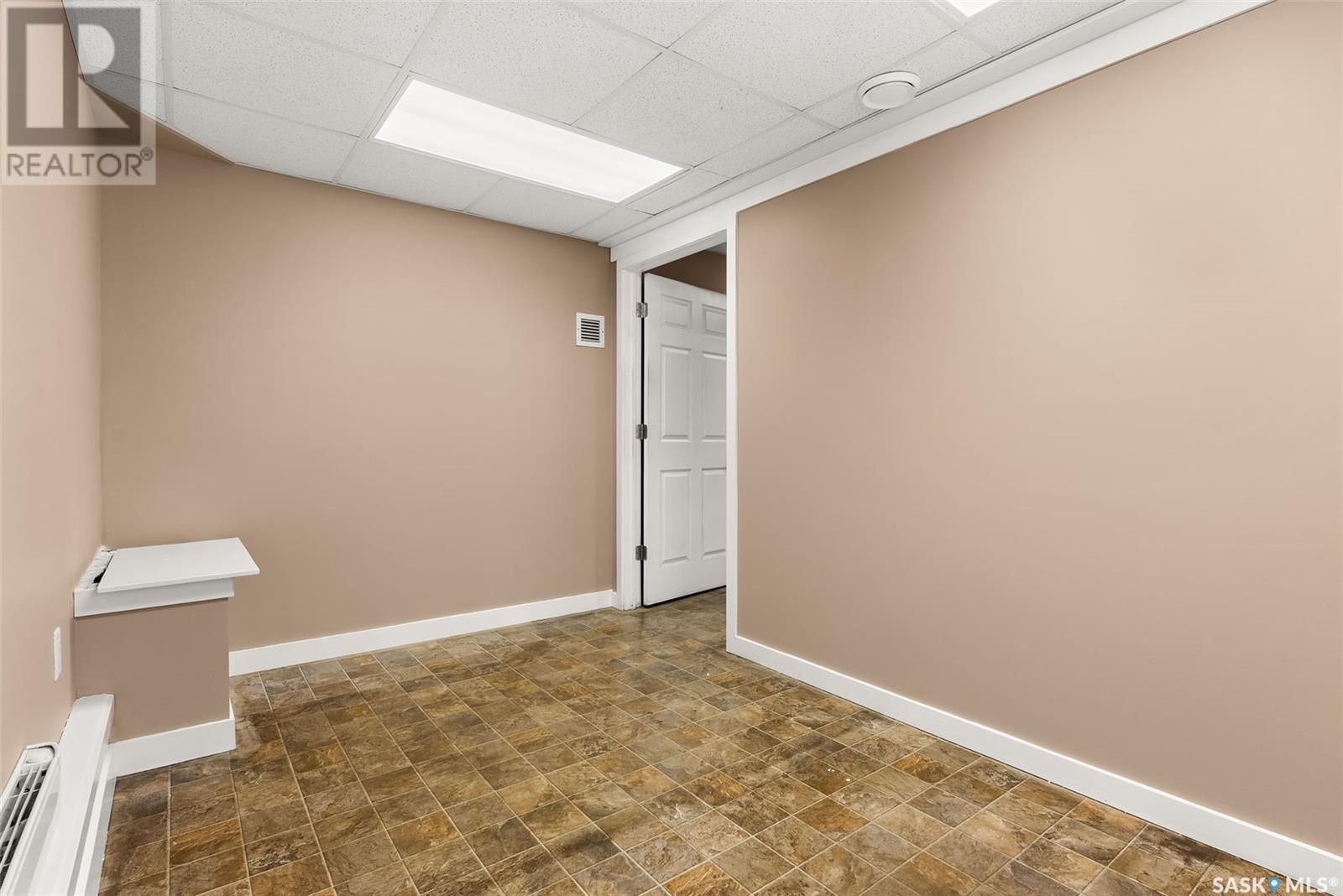 718 Dewdney Avenue, Regina, Saskatchewan  S4N 0G4 - Photo 6 - SK995328