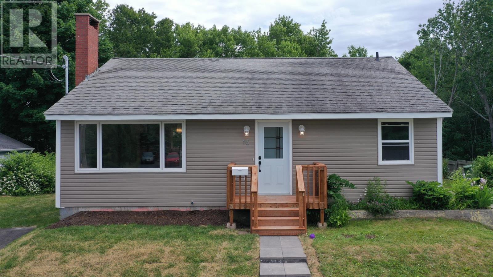 16 Carver Street, Dartmouth, Nova Scotia  B2W 1S2 - Photo 1 - 202502419