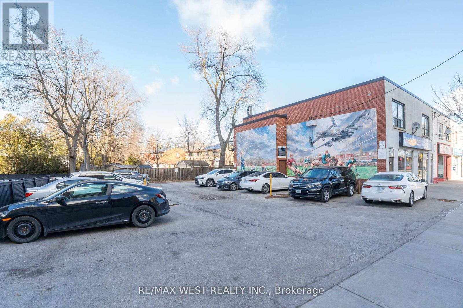 5000 Dundas Street W, Toronto, Ontario  M9A 1B8 - Photo 2 - W11959783