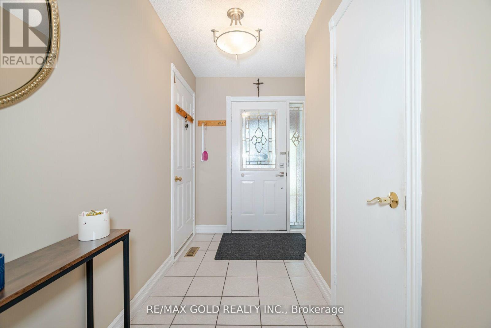 39 Horned Owl Drive, Brampton, Ontario  L6R 1C6 - Photo 4 - W11959793