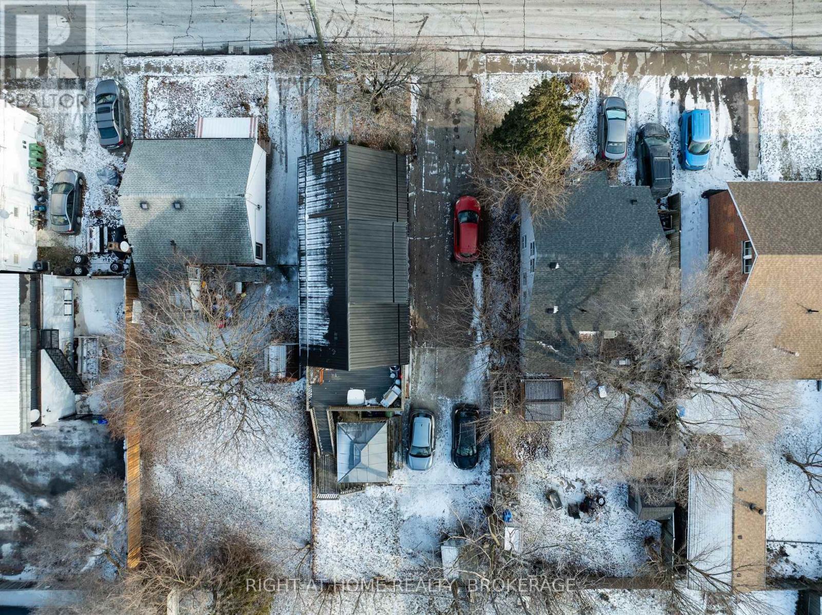 Property at 6 32ND STREET E image 2