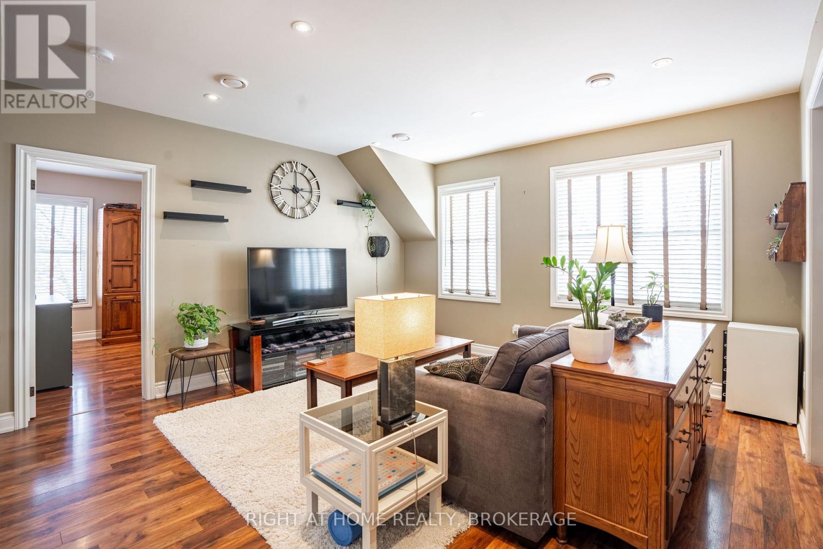 Property at 6 32ND STREET E image 4