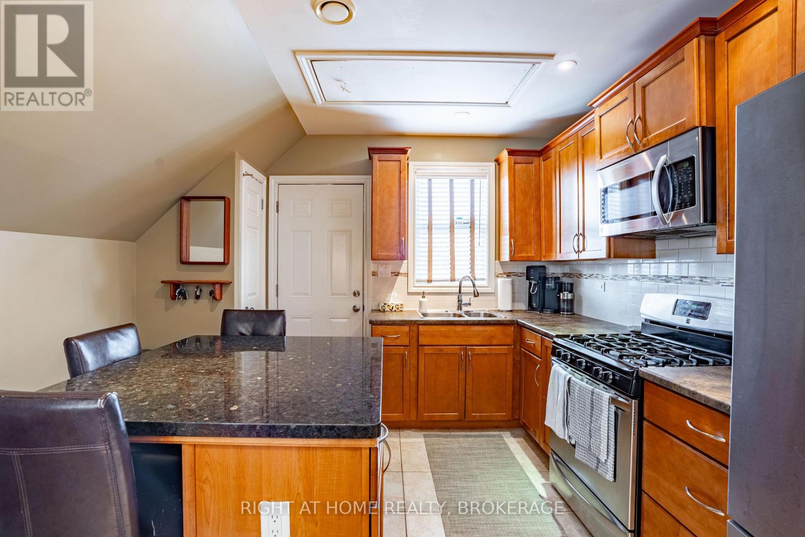 Property at 6 32ND STREET E image 5