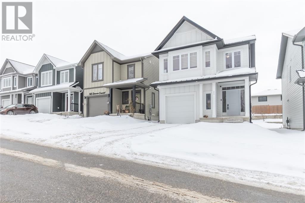 985 Deveron Crescent