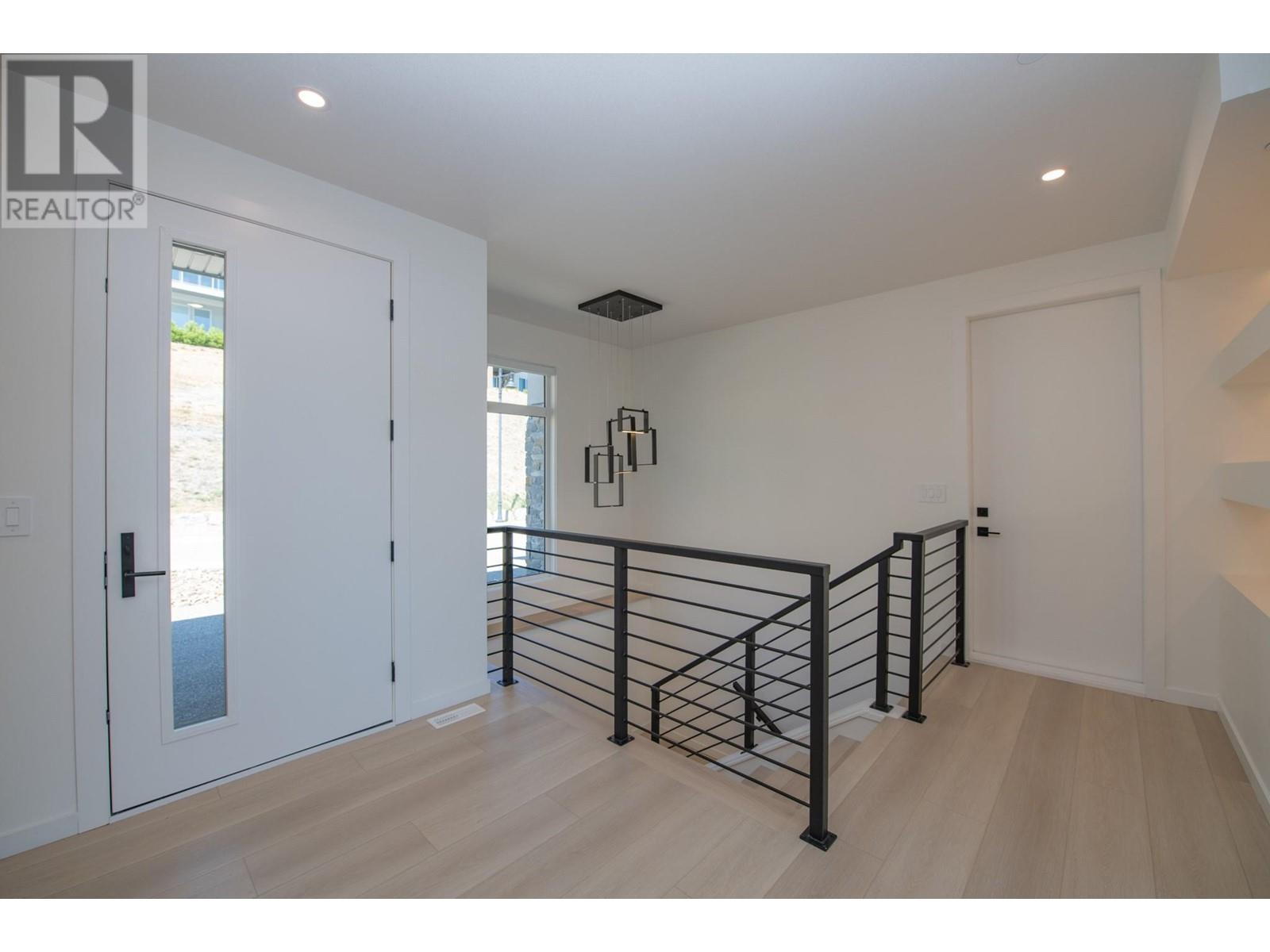 8820 Oxford Road, Vernon, British Columbia  V1H 2K8 - Photo 2 - 10334622