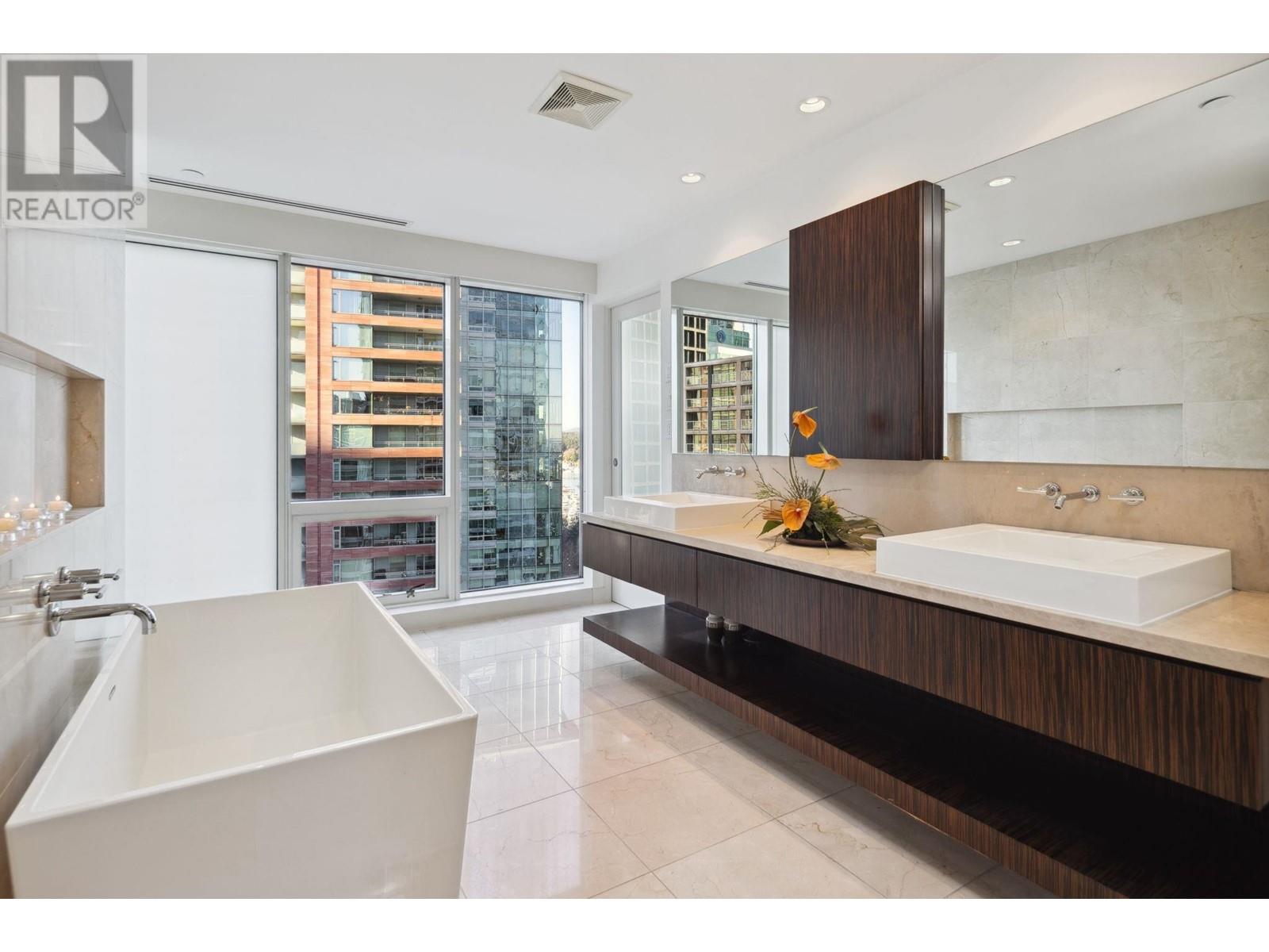 Listing Picture 20 of 28 : 1401 1139 W CORDOVA STREET, Vancouver / 溫哥華 - 魯藝地產 Yvonne Lu Group - MLS Medallion Club Member