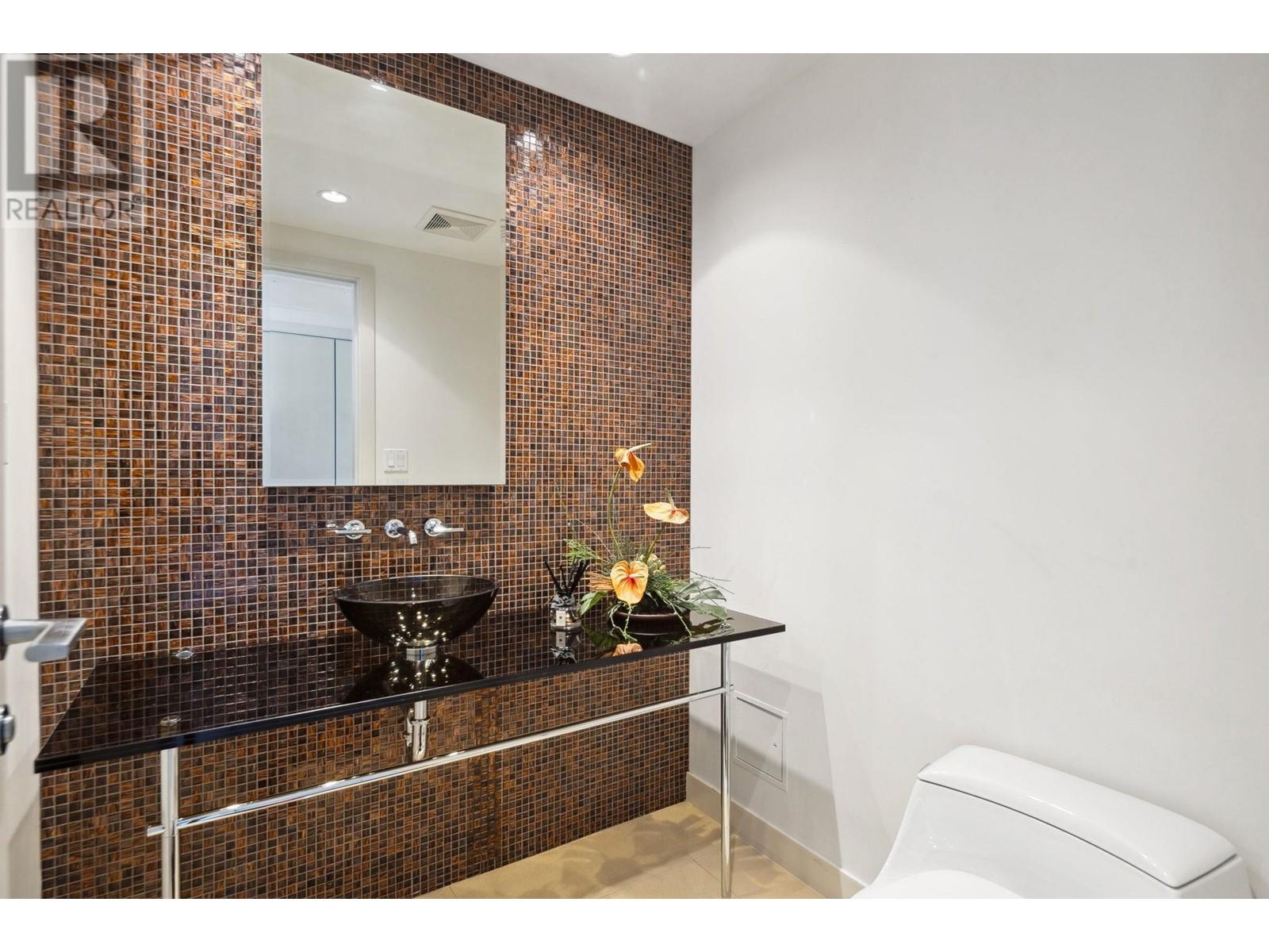 Listing Picture 12 of 28 : 1401 1139 W CORDOVA STREET, Vancouver / 溫哥華 - 魯藝地產 Yvonne Lu Group - MLS Medallion Club Member