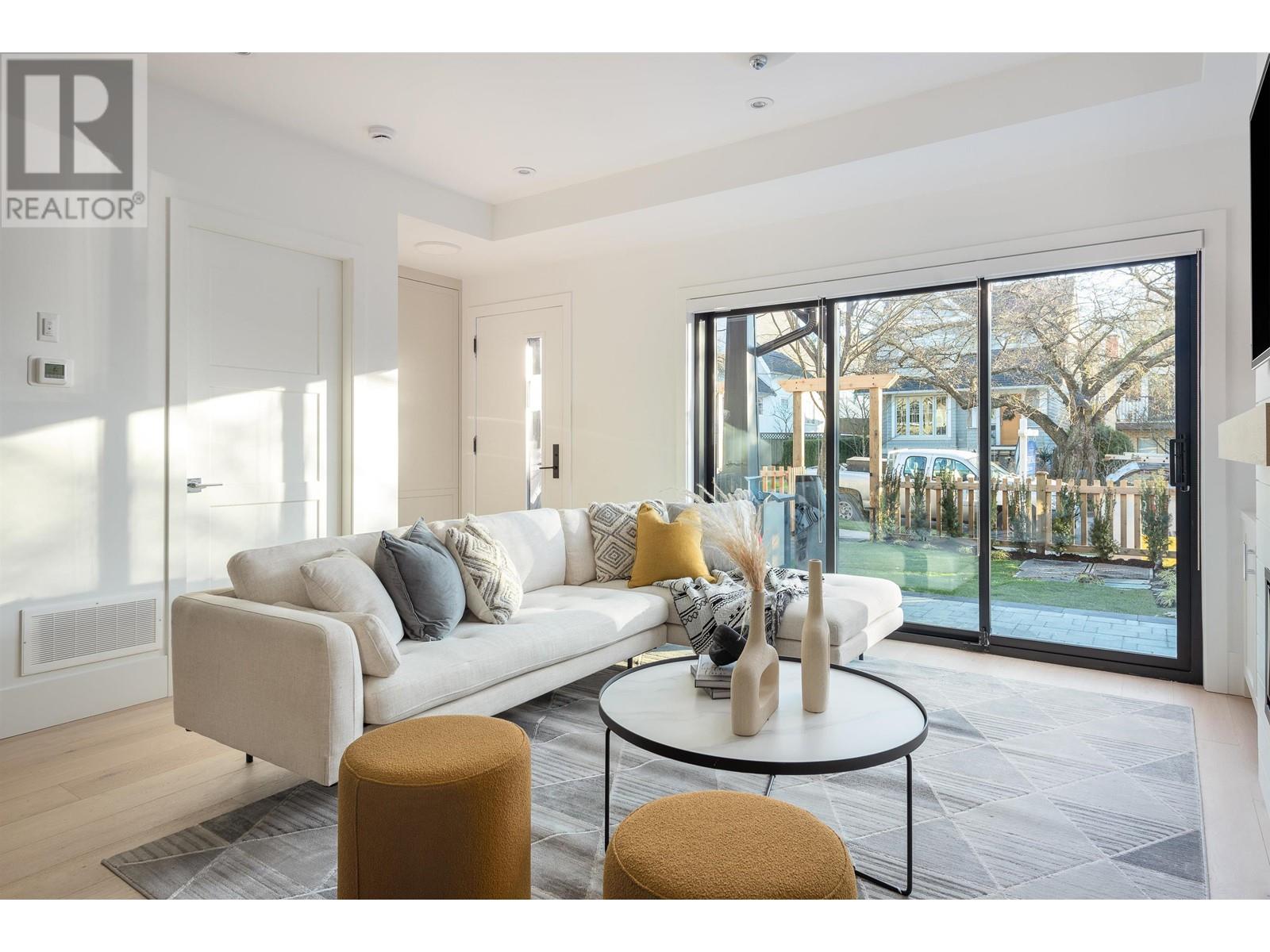 Listing Picture 3 of 24 : 1073 E 22ND AVENUE, Vancouver / 溫哥華 - 魯藝地產 Yvonne Lu Group - MLS Medallion Club Member