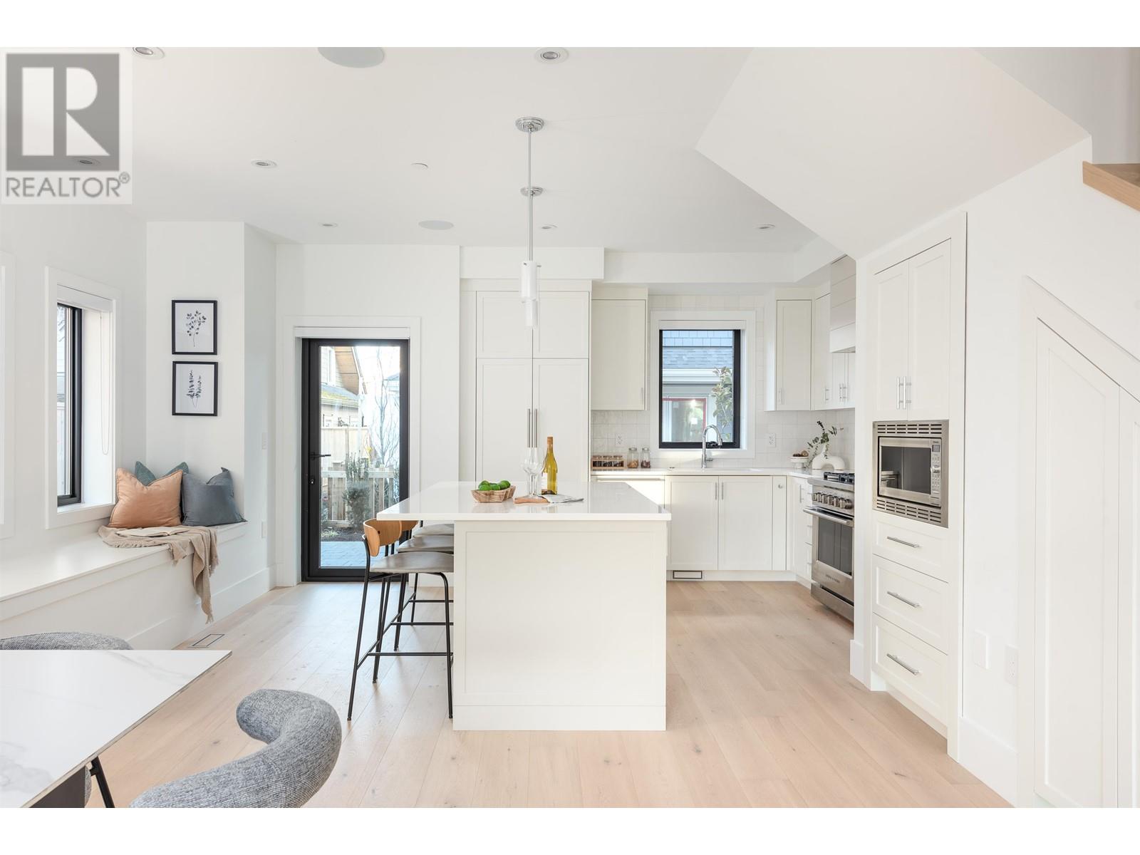 Listing Picture 5 of 24 : 1073 E 22ND AVENUE, Vancouver / 溫哥華 - 魯藝地產 Yvonne Lu Group - MLS Medallion Club Member