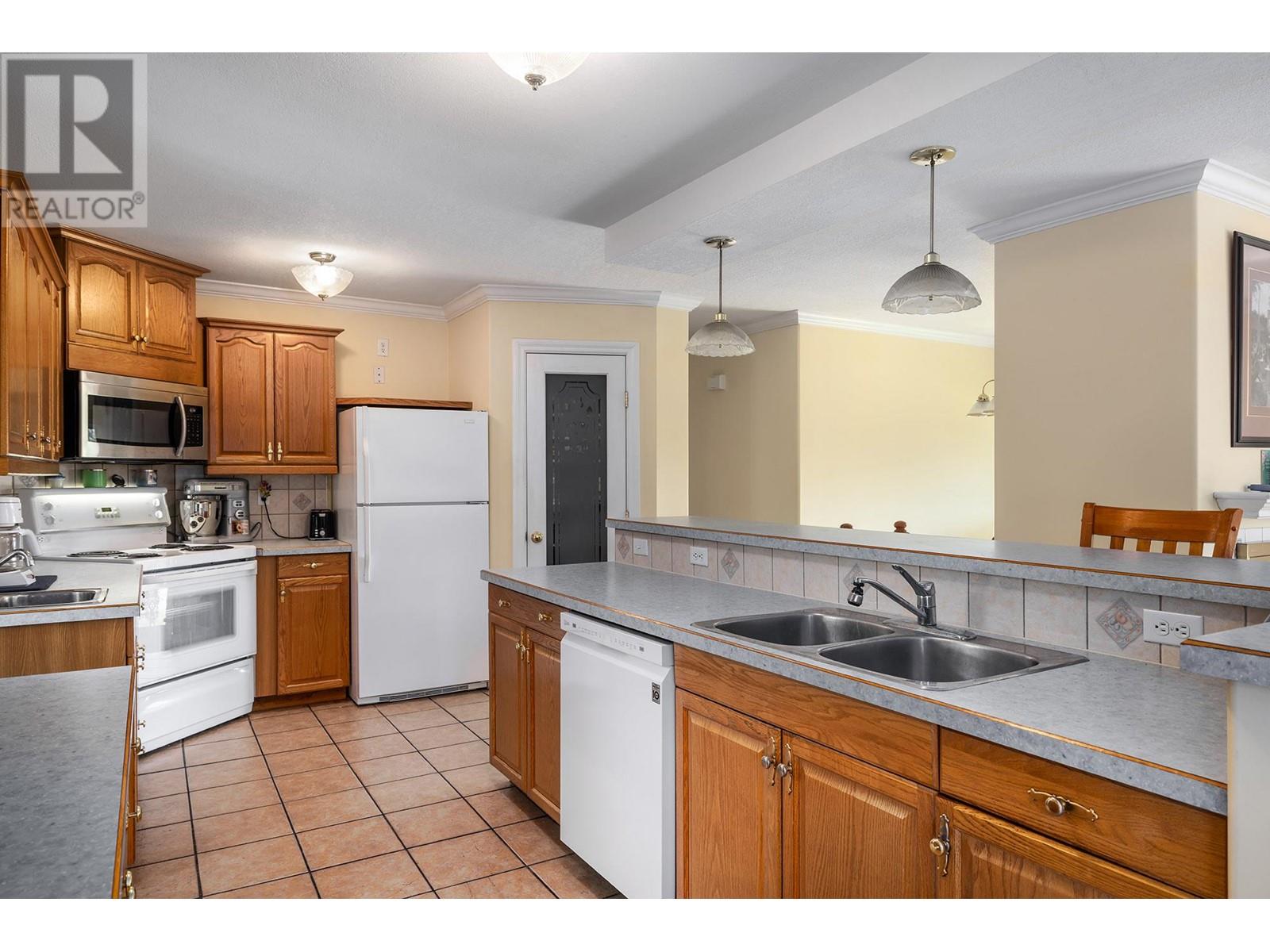 Property at 2280 Somerset Road image 3