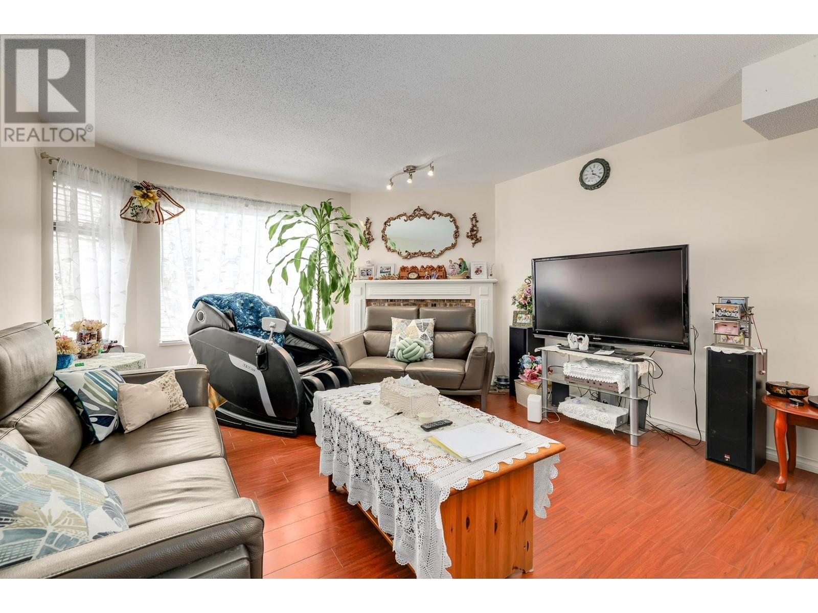 Listing Picture 3 of 16 : 5 8751 BENNETT ROAD, Richmond / 烈治文 - 魯藝地產 Yvonne Lu Group - MLS Medallion Club Member