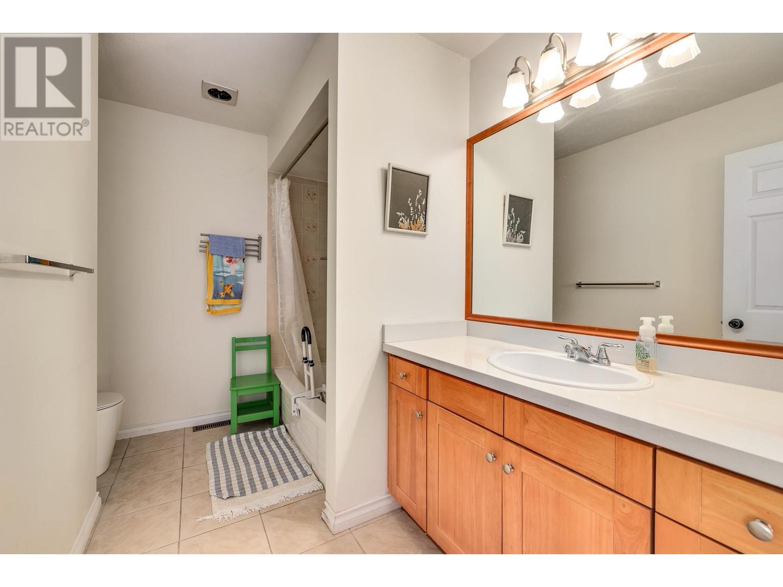 Listing Picture 11 of 16 : 5 8751 BENNETT ROAD, Richmond / 烈治文 - 魯藝地產 Yvonne Lu Group - MLS Medallion Club Member