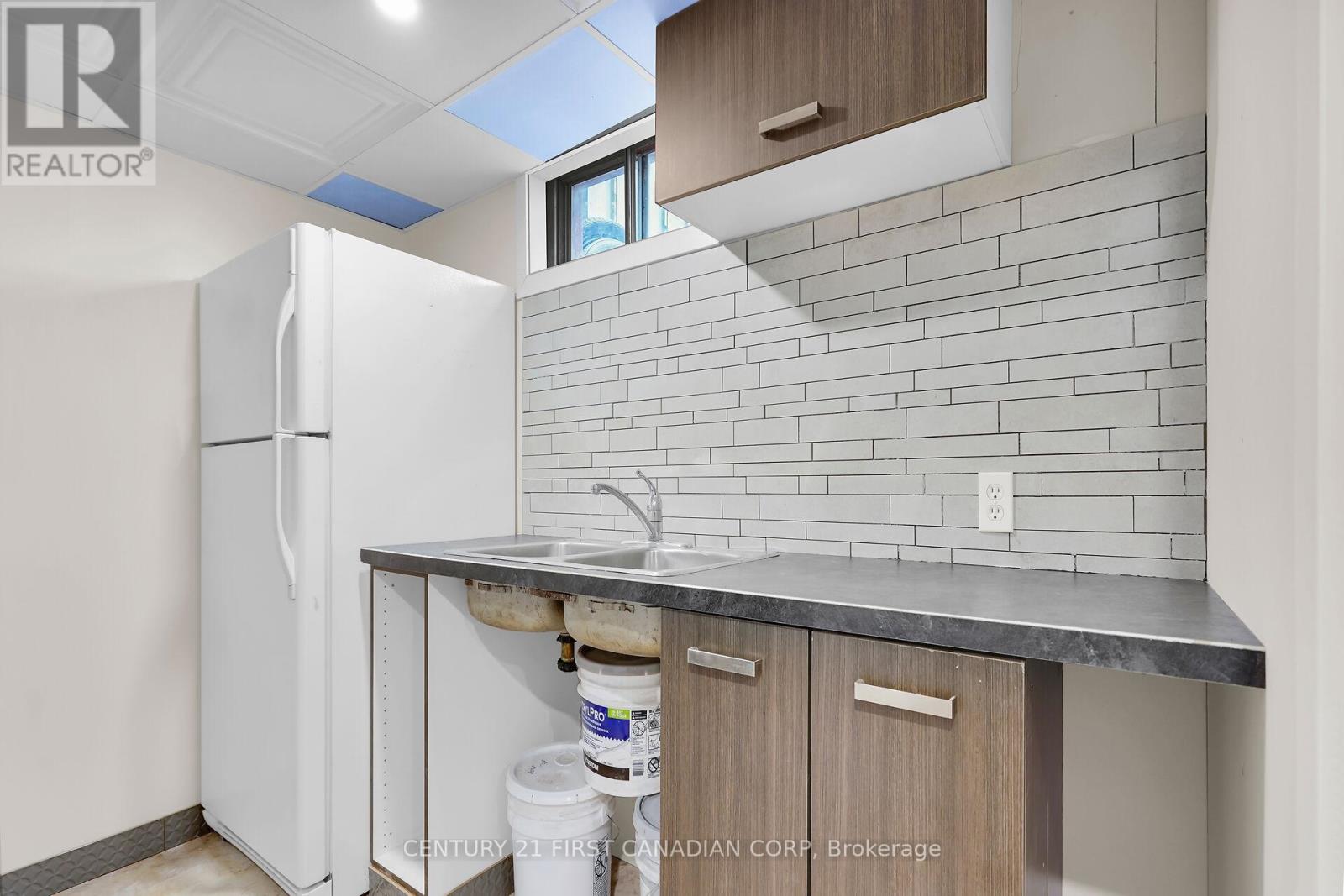 Photo 22 of 29 for 67 Roundhill Court