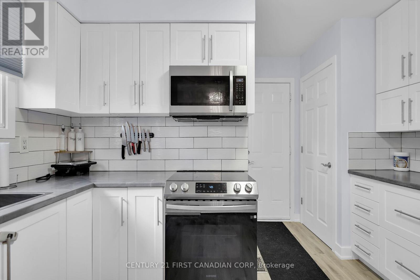 Photo 7 of 29 for 67 Roundhill Court