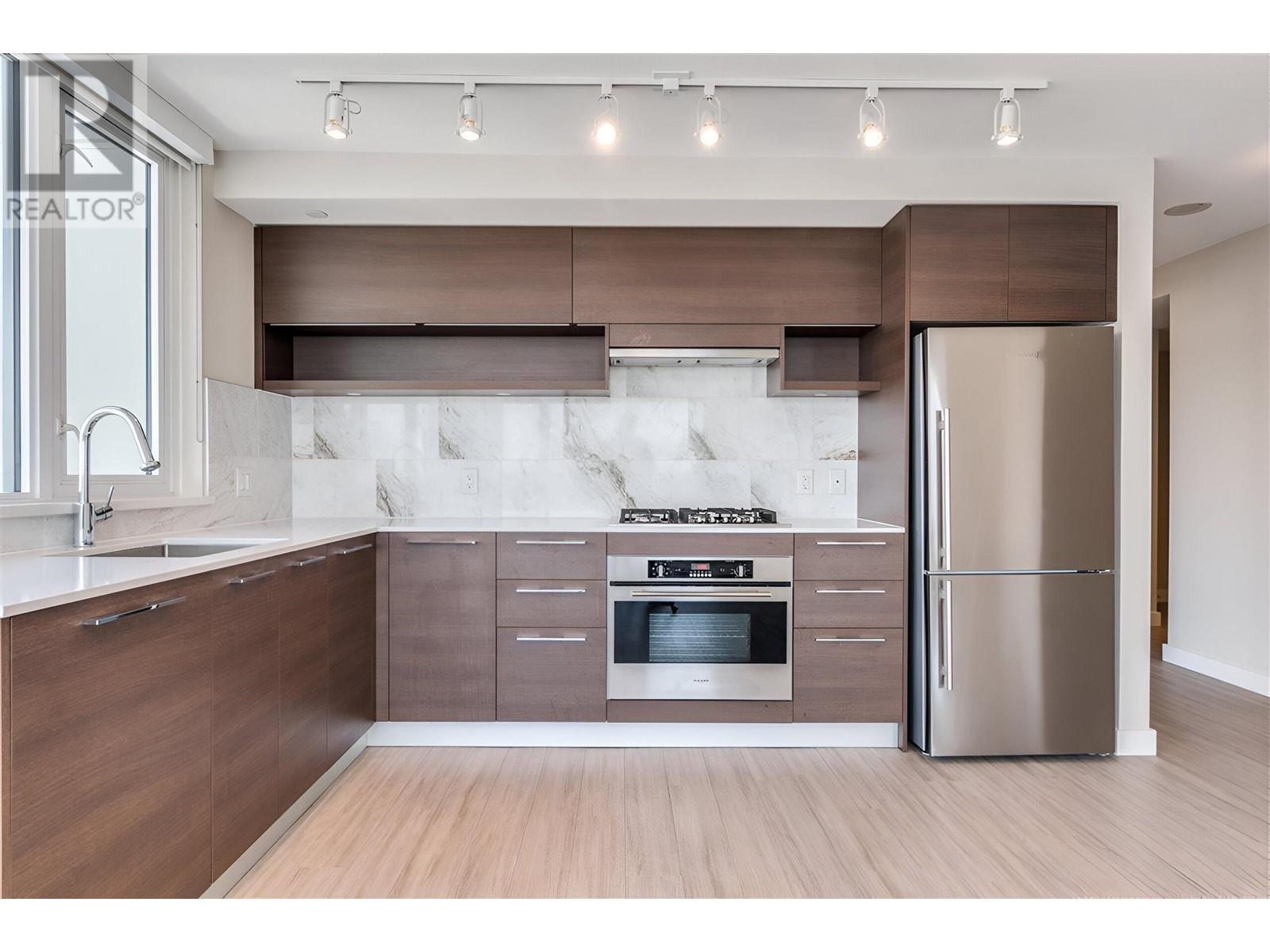 1702 570 Emerson Street, Coquitlam, British Columbia  V3J 0G3 - Photo 3 - R2964220