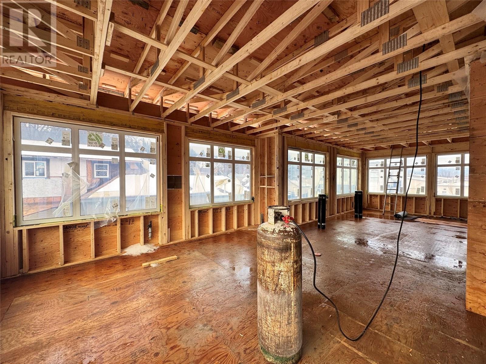 704 Cliff Avenue, Enderby, British Columbia V0V 1V4 - Photo 5 - 10332935